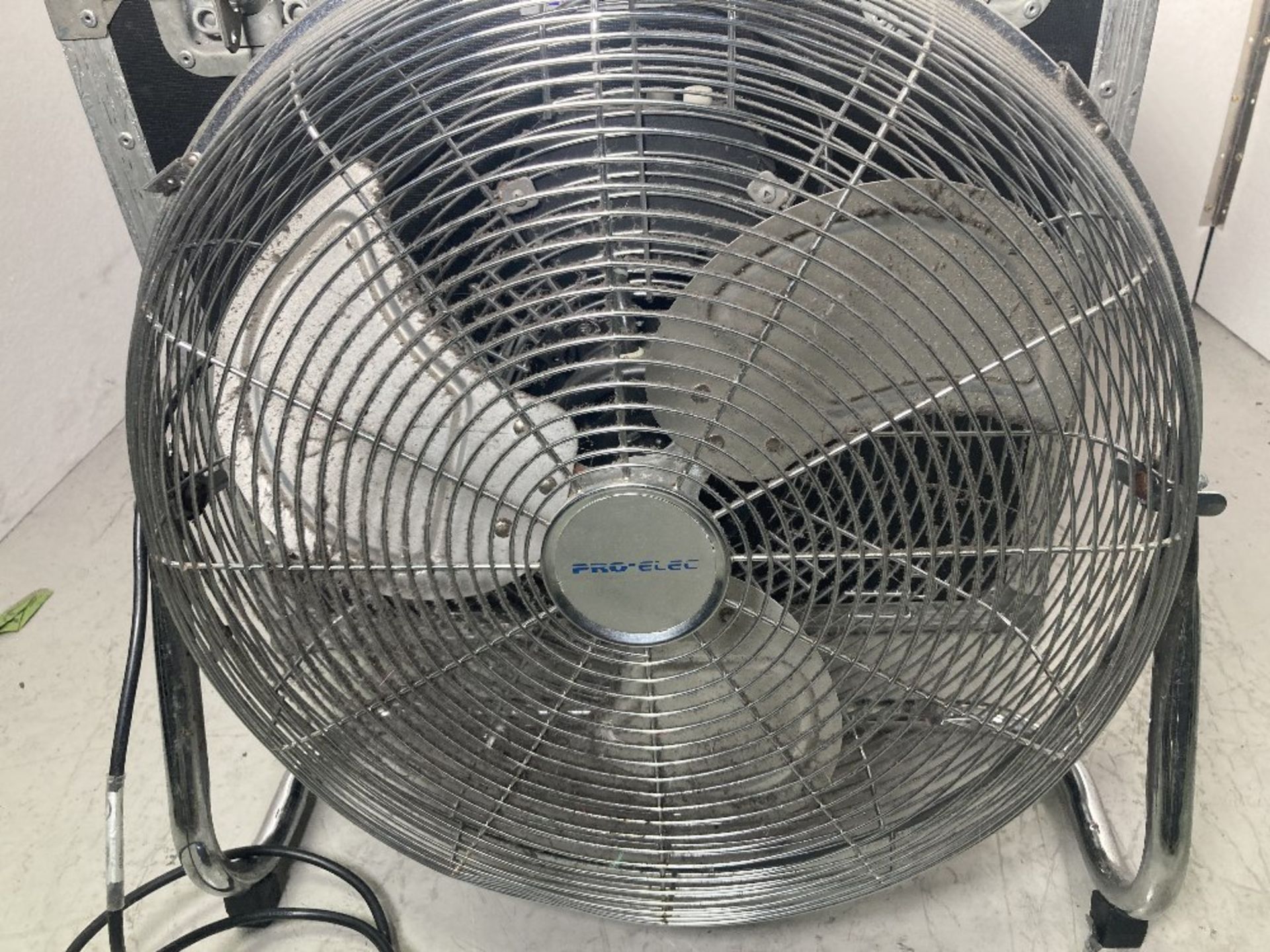 18" Heavy Duty Fan - Image 3 of 9