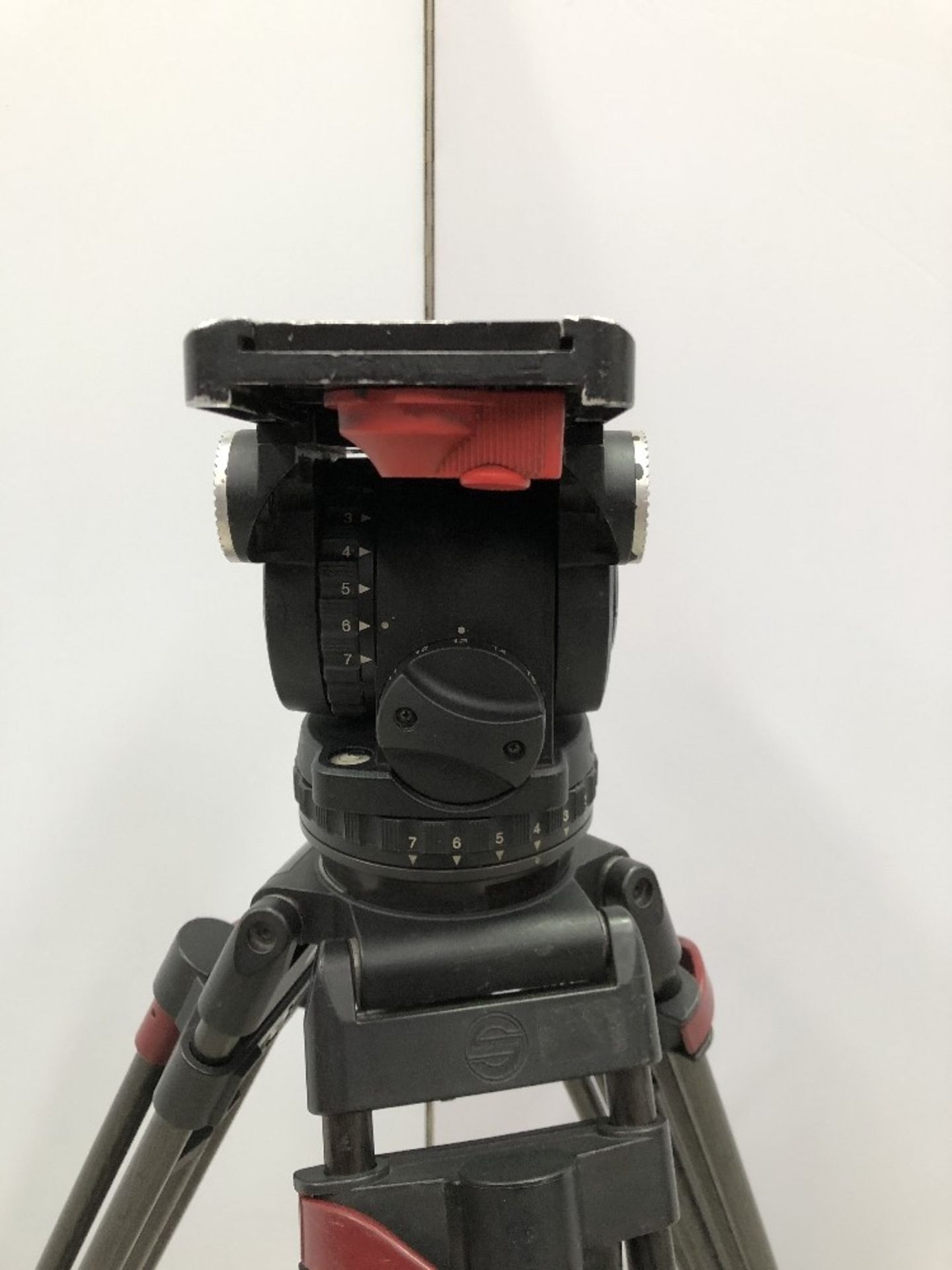 Sachtler V18 S1 Carbon Fibre Medium Camera Tripod With Fluid Head And Sachtler Carry Bag - Image 2 of 6