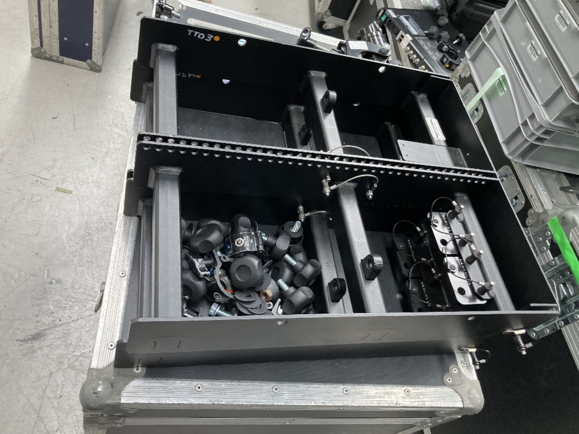 Quanity of d&b Rigging & Heavy Duty Mobile Flight Case To Include: - Image 2 of 11