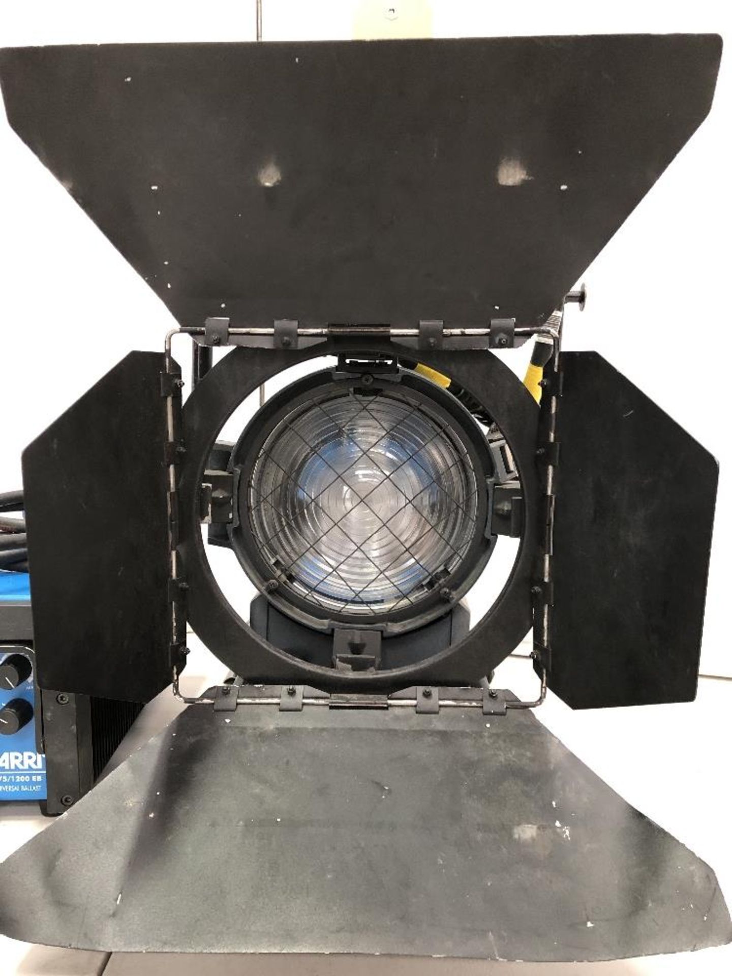 Filmgear Daylight 1200 L01200DS 1.2kw HMI Head With Arri Ballast 575/1.2kw Electronic Ballast - Image 3 of 5