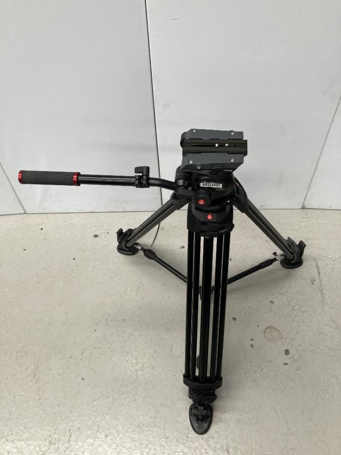 Manfrotto 504HD Tripod Head and 546B Tripod with Carbon Fibre Legs with Protective Tube - Image 5 of 6