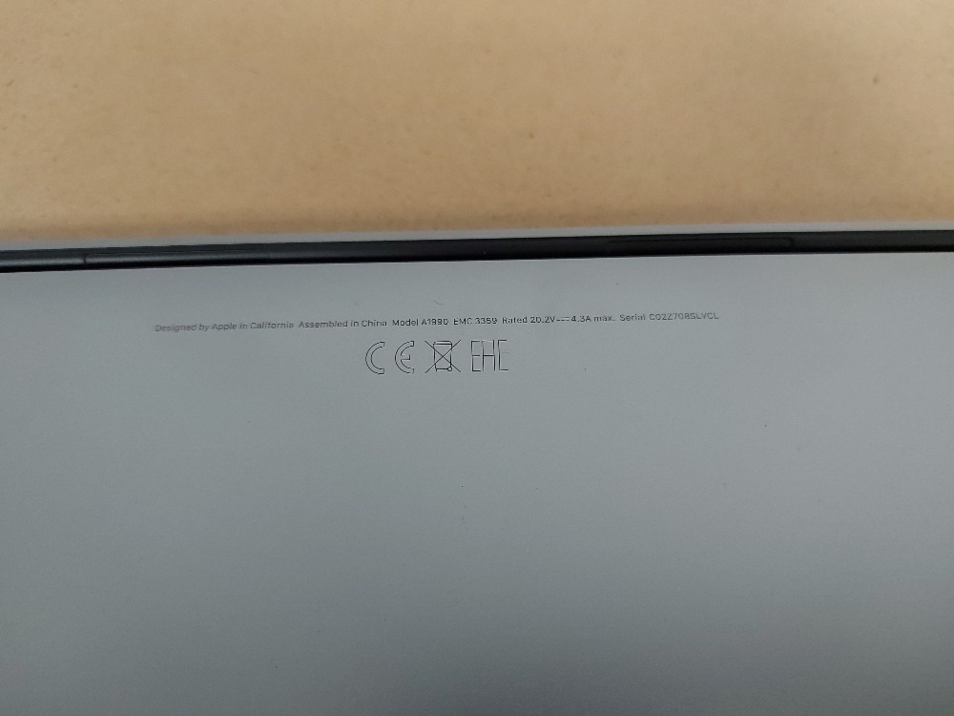 Apple 15'' MacBook Pro A1990 Pro Retina Touchbar with Peli Case - Bild 5 aus 7