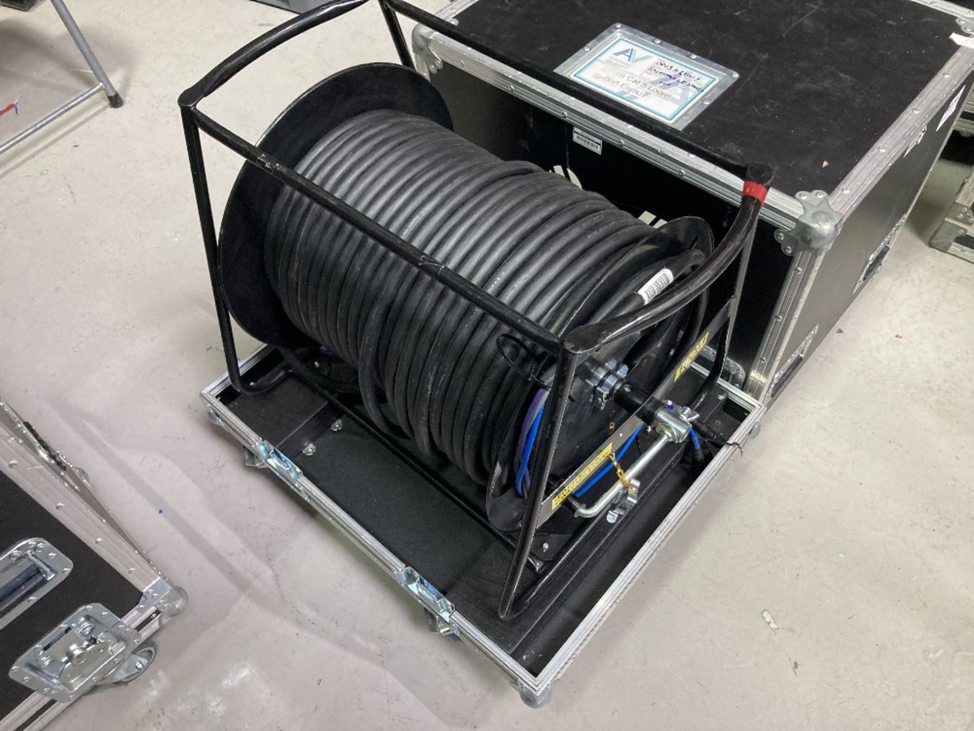 100m Ethercon Data Cable Reel With Heavy Duty Mobile Flight case - Image 6 of 11