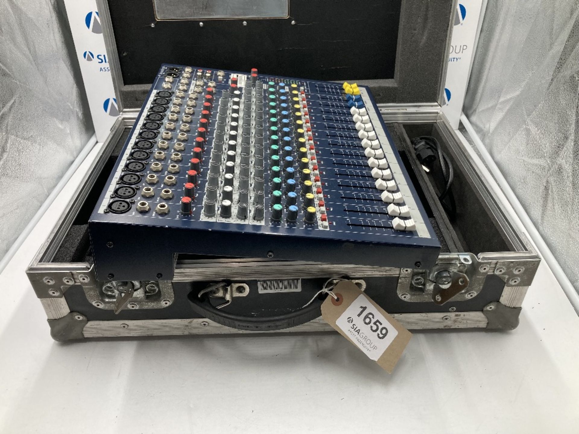 Soundcraft EFX12 Analogue Mixing Console & Heavy Duty Briefcase - Image 5 of 8