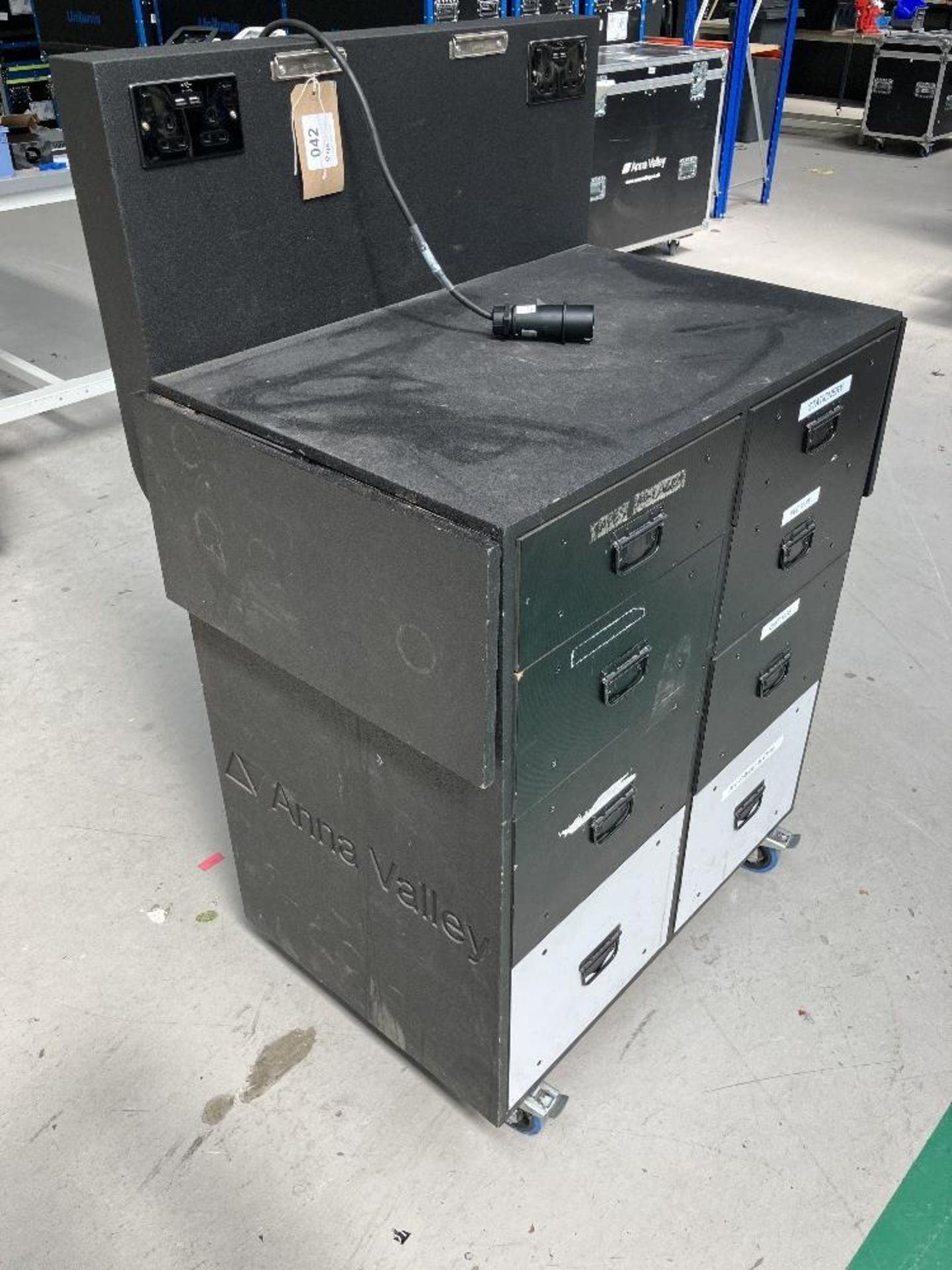 Mobile Workstation with Power Connection & In-Built Sockets - Image 2 of 5