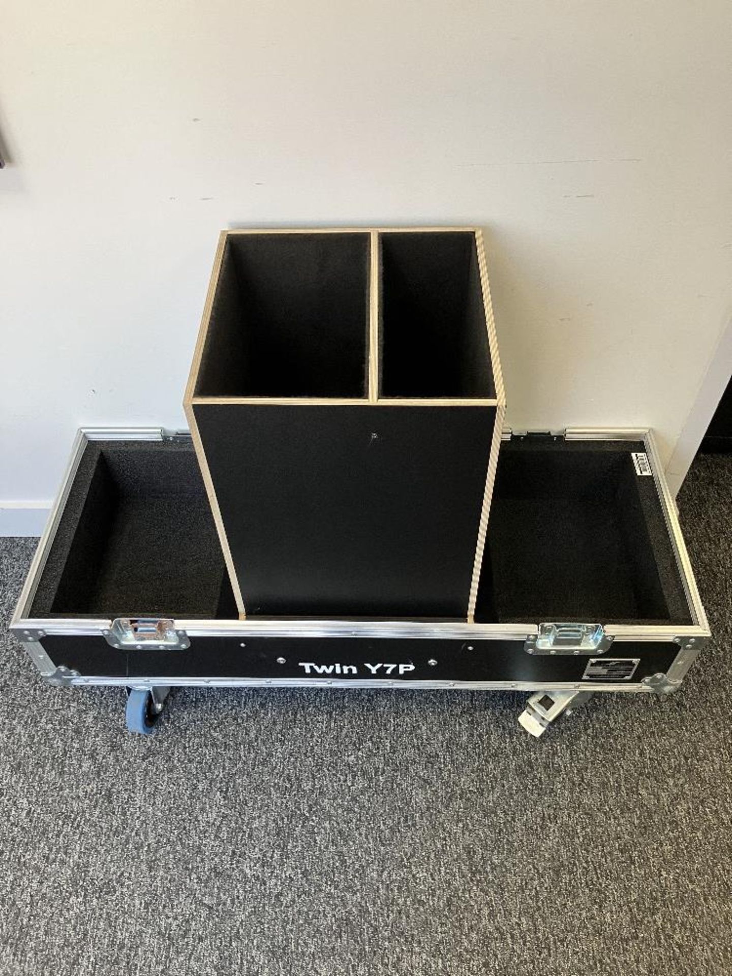 D&B Y7P Loudspeaker Mobile Flight Case - Image 2 of 3