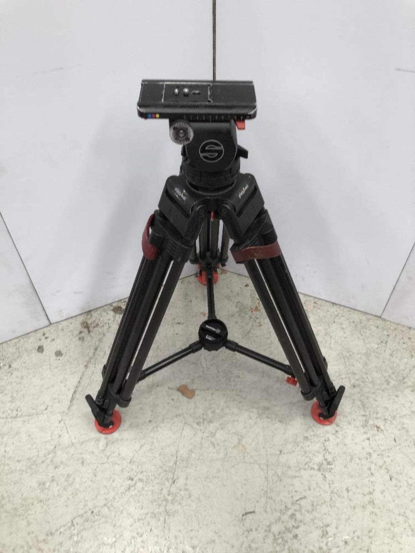 Sachtler V20 Carbon Fibre Medium Camera Tripod With Fluid Head And Sachtler Carry Bag