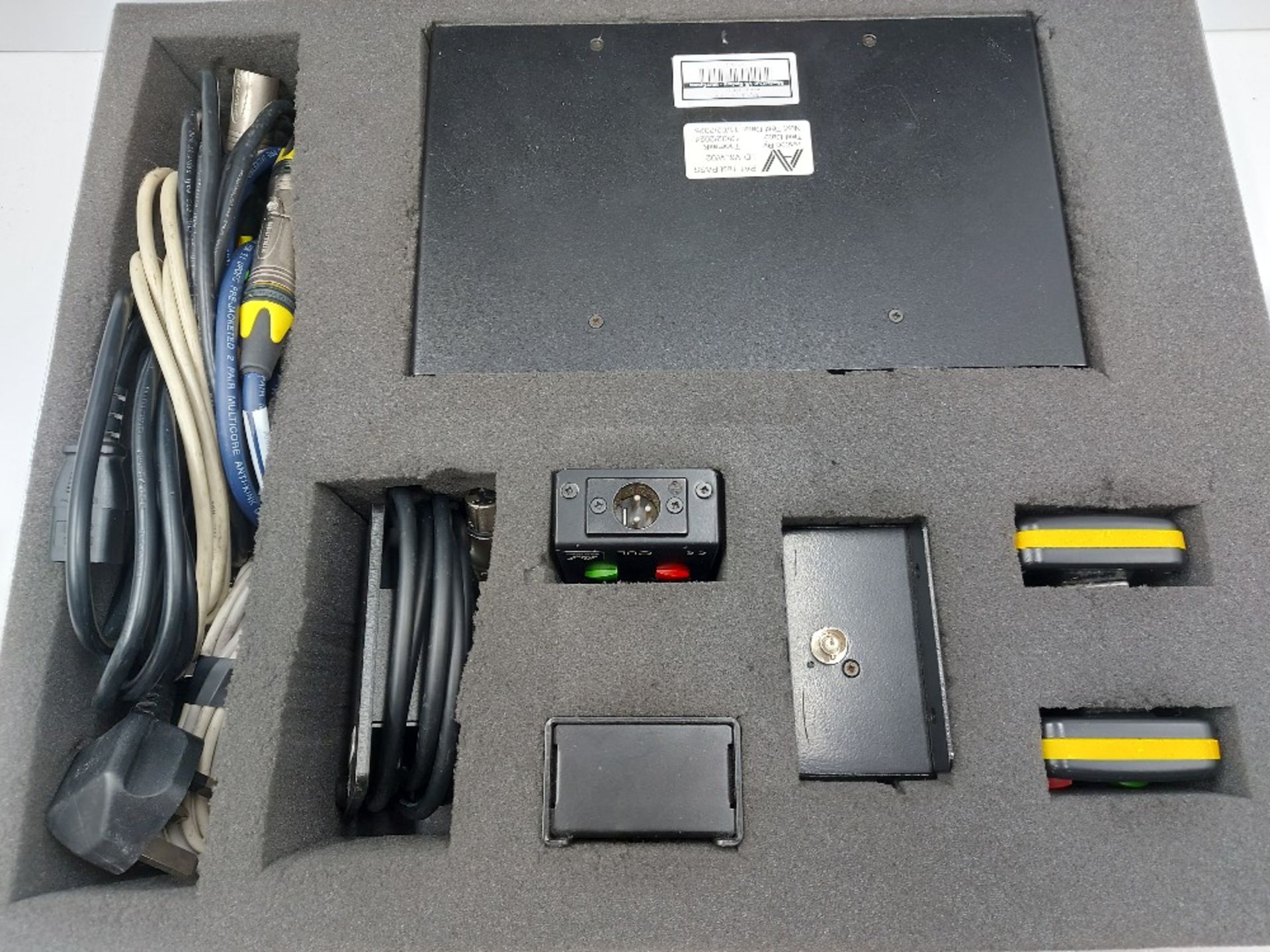 Interspace MasterCue V6 System Kit with Flight Case - Bild 2 aus 3