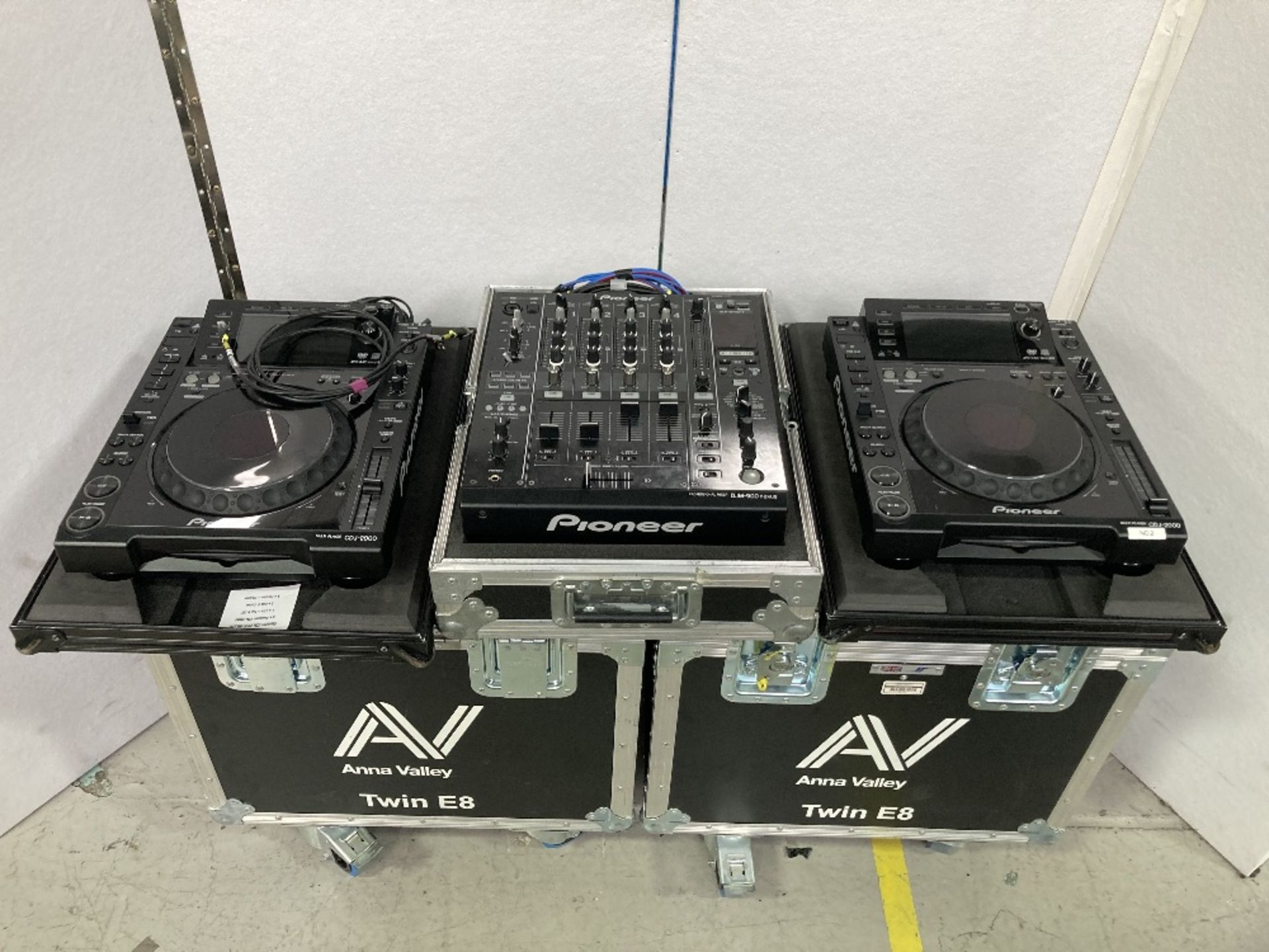 (2) Pioneer CDJ-2000NXS Nexus DJ Decks, Pioneer DJM-900 Nexus DJ Mixer & Heavy Duty Flight Cases - Image 2 of 9