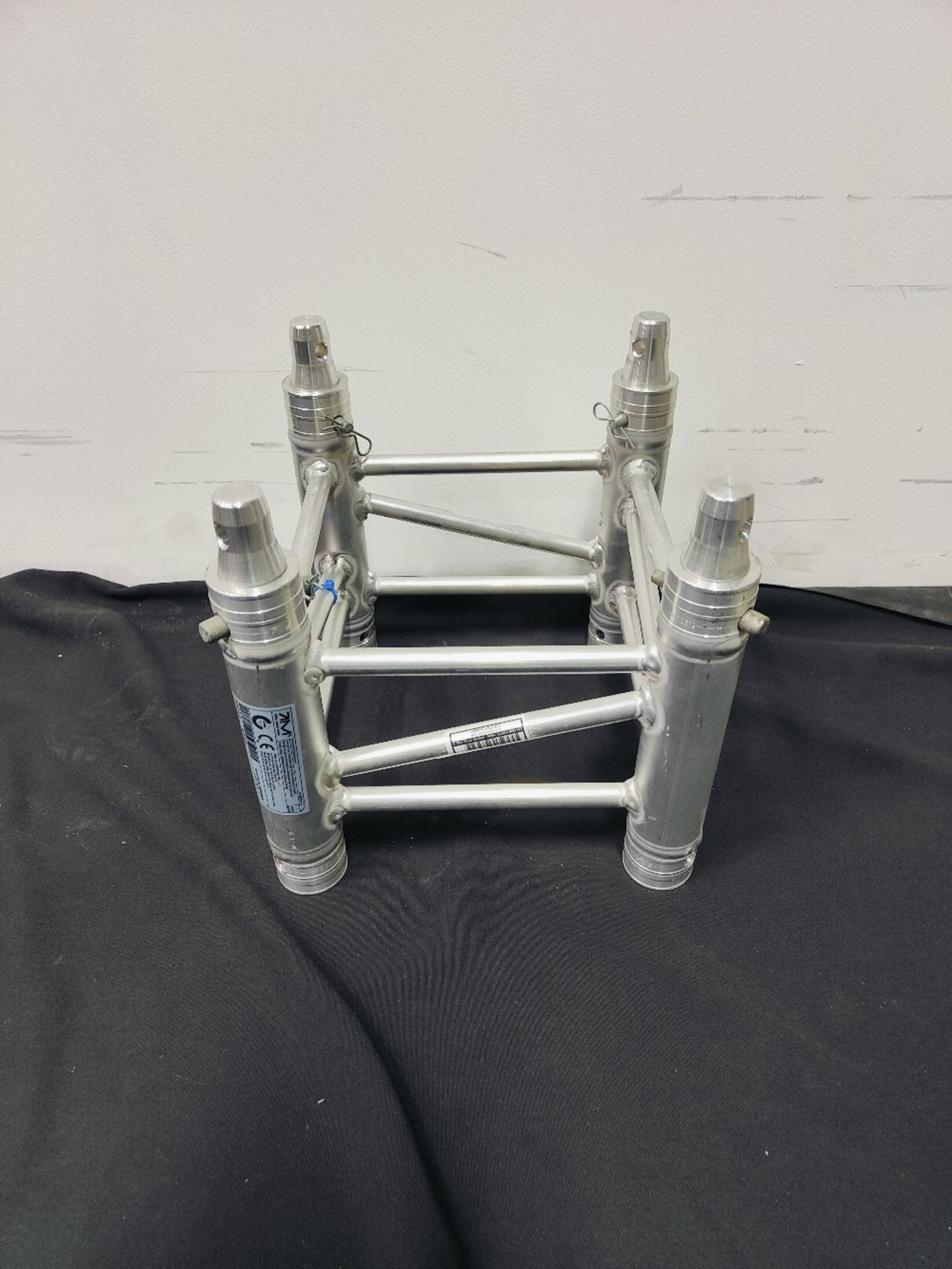 (8)Milos Quatro M290V 0.25mtr Truss Sections - Image 4 of 4