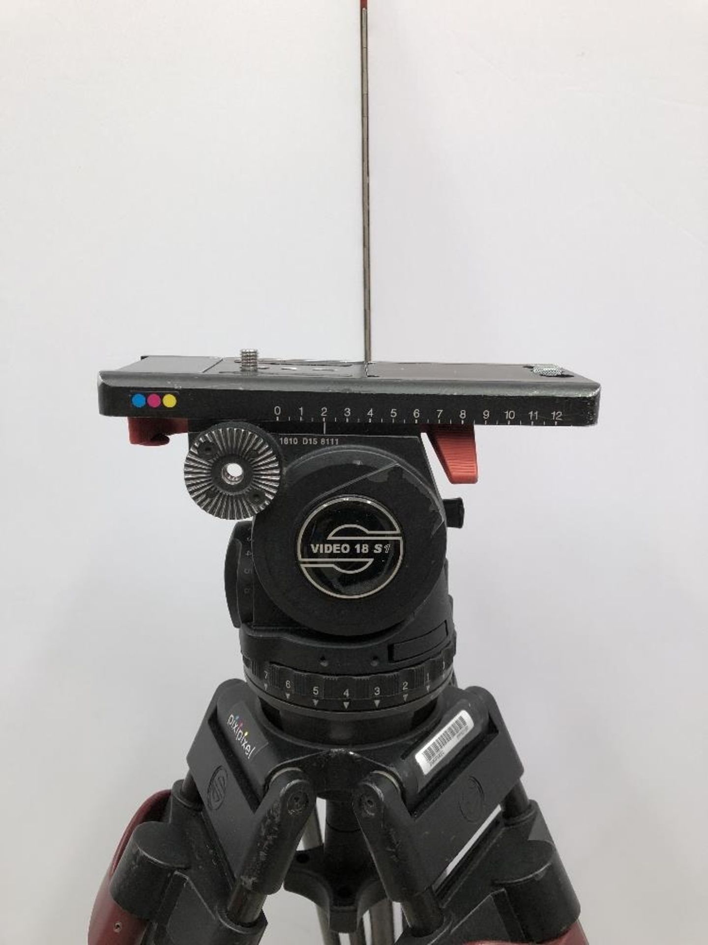 Sachtler V18 S1 Carbon Fibre Medium Camera Tripod With Fluid Head And Sachtler Carry Bag - Image 4 of 6