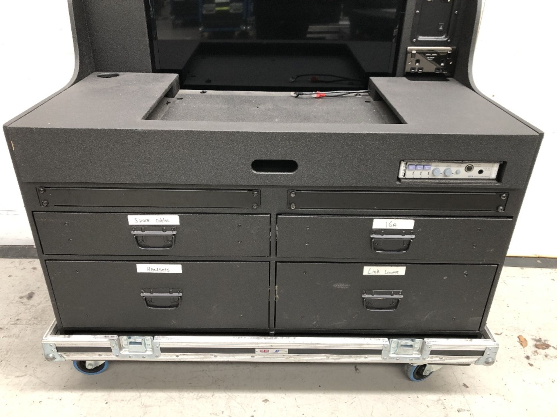 PPU Mobile Light Control Desk/Station With Flight case - Image 3 of 7