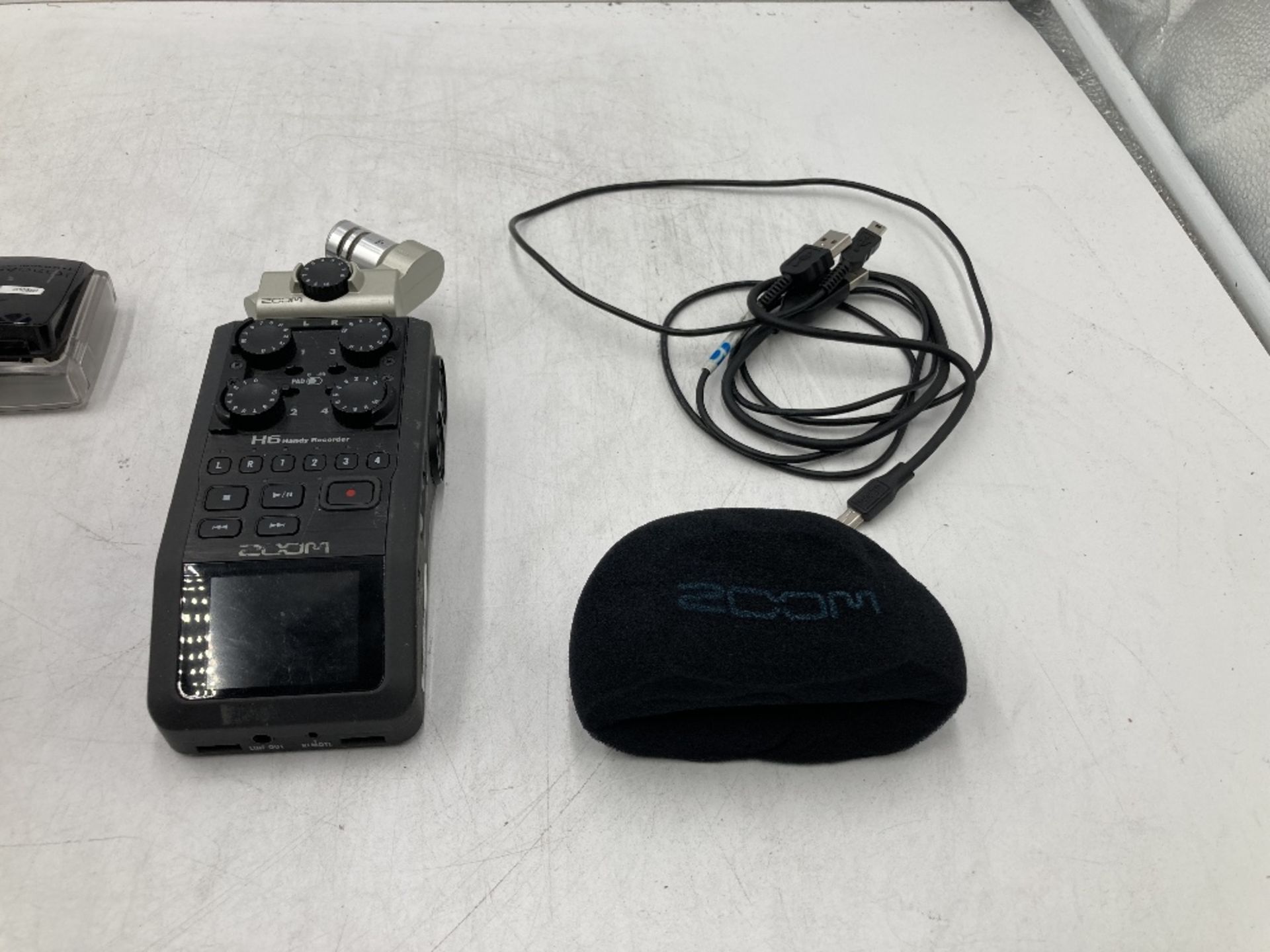 Zoom H6 Handheld Audio Recorder 2-way XLR Module & Soft Case - Image 4 of 6