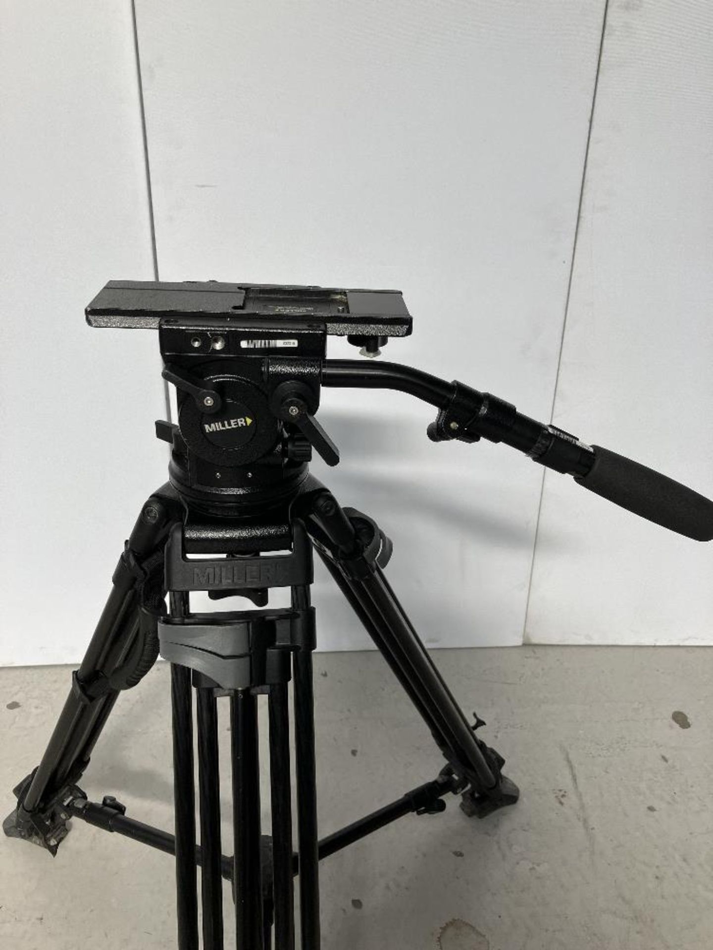 Miller Arrow 3X Tripod Head System with Extendable Carbon Fibre Legs - Image 5 of 6