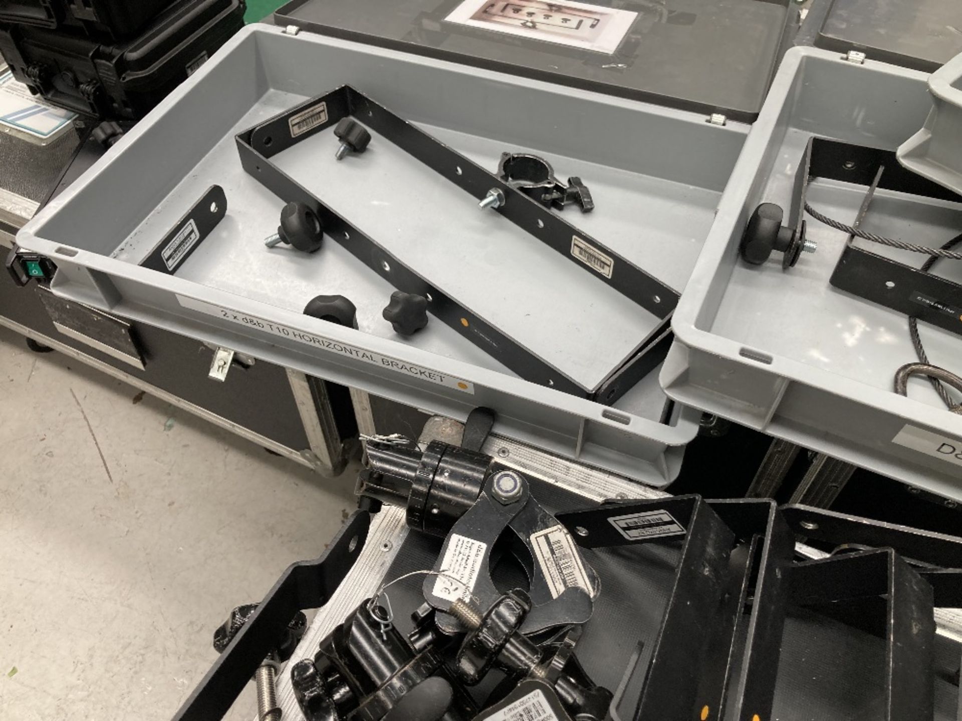 Quanity of d&b Rigging & Heavy Duty Mobile Flight Case To Include: - Image 8 of 11