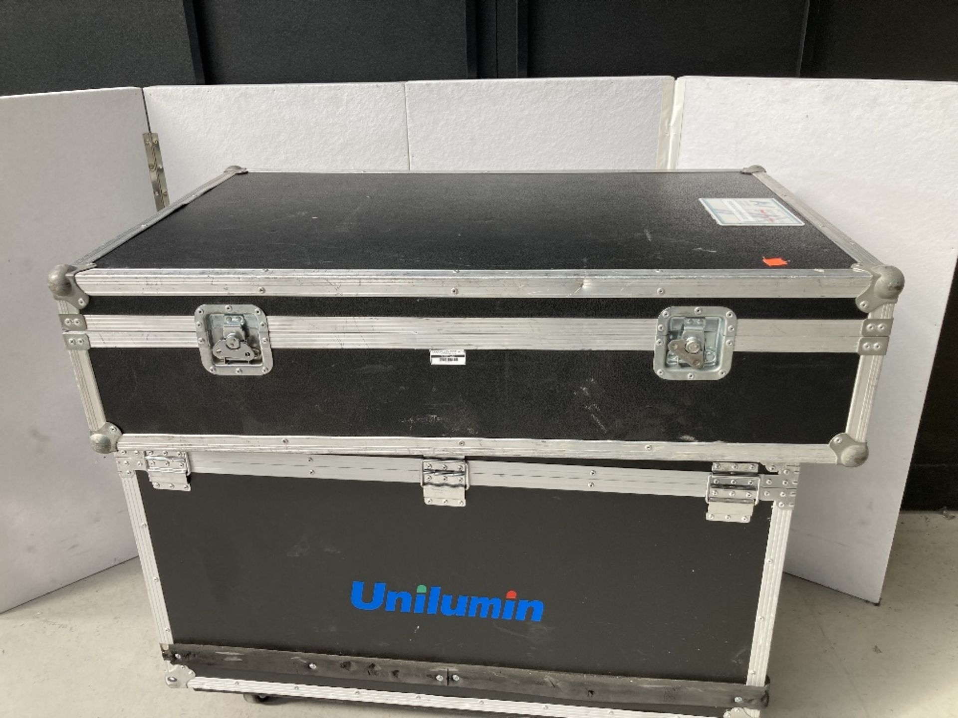 (4) Studio Due Archibar LED Bars & Heavy Duty Flight Case - Image 6 of 6