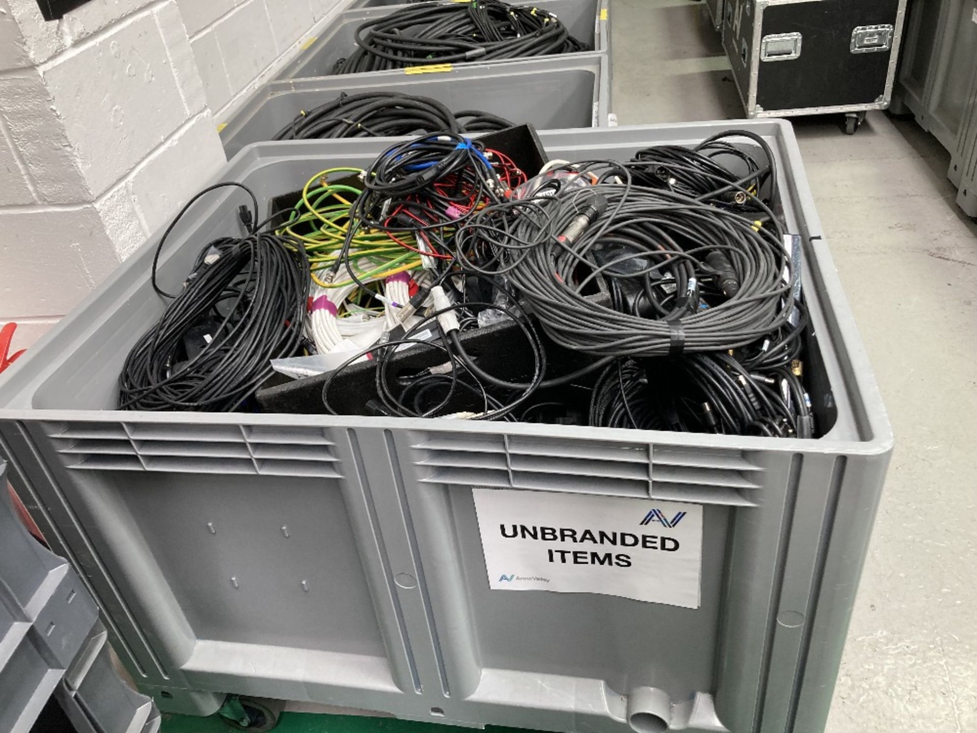 Large Quantity Of Various Sized Audio Visual Cables With Mobile Plastic Container - Image 3 of 7