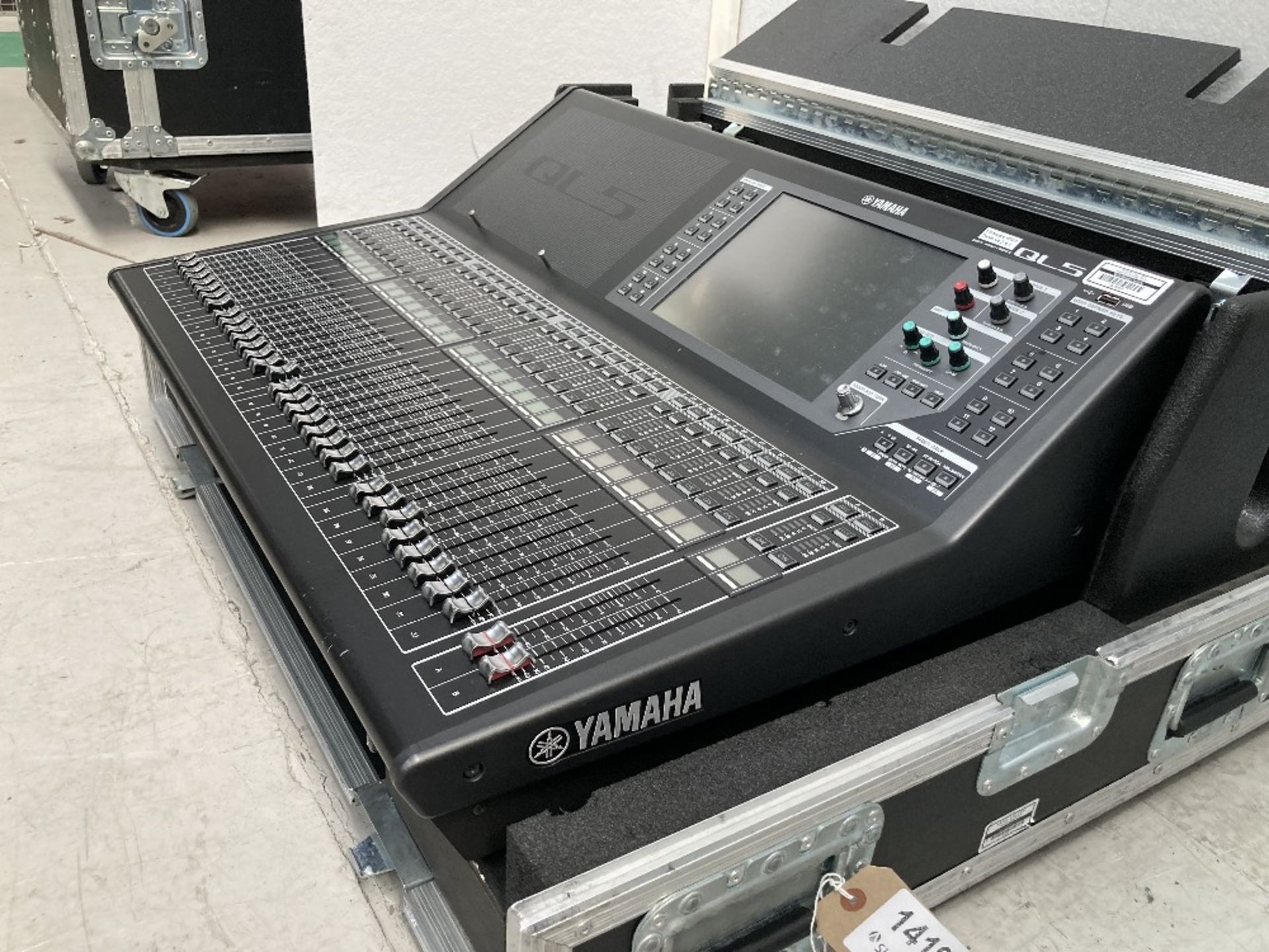 Yamaha QL5 Digital Mixing Console & Heavy Duty Mobile Flight Case - Image 4 of 16