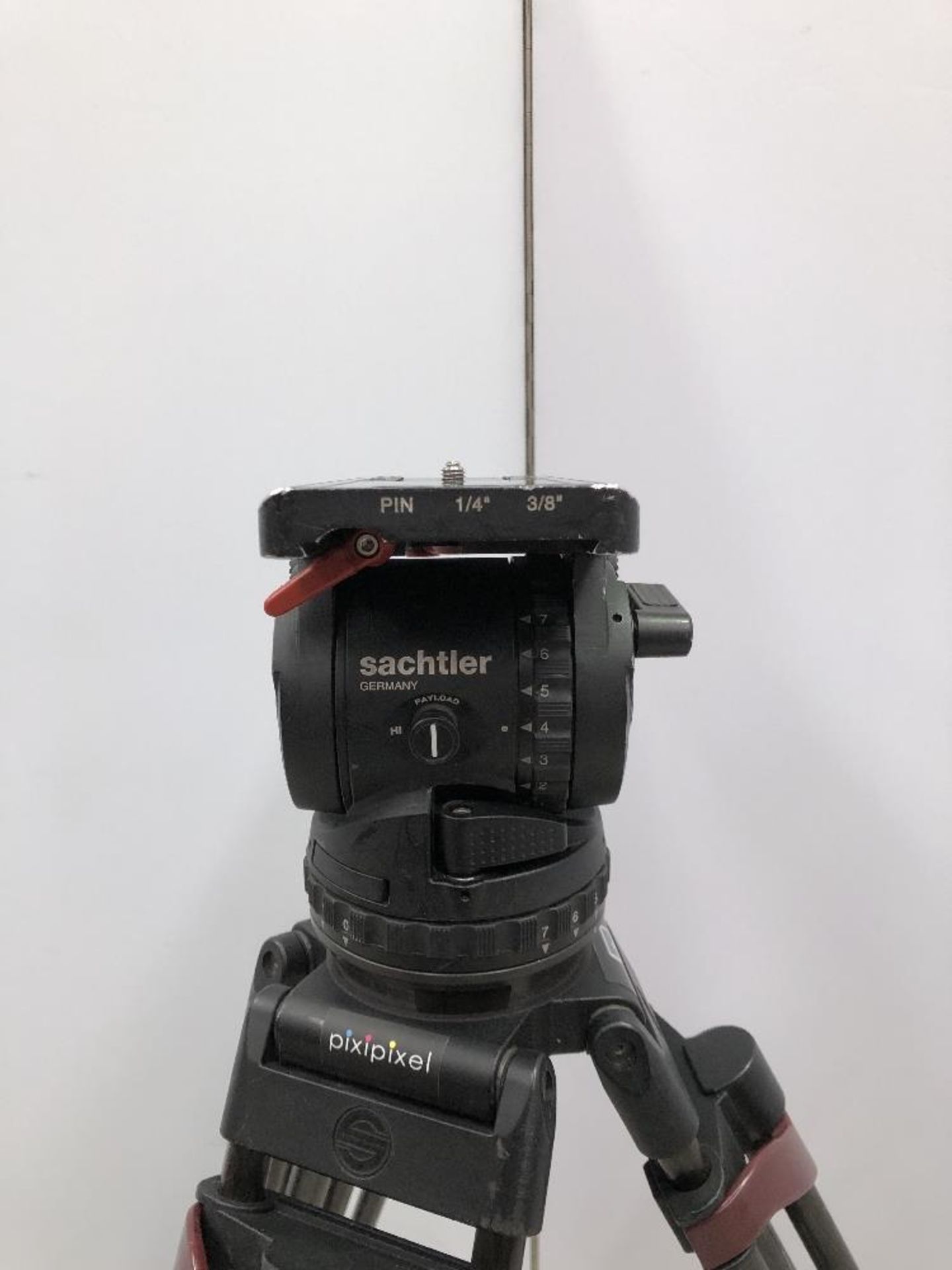 Sachtler V18 S1 Carbon Fibre Medium Camera Tripod With Fluid Head And Sachtler Carry Bag - Image 5 of 6