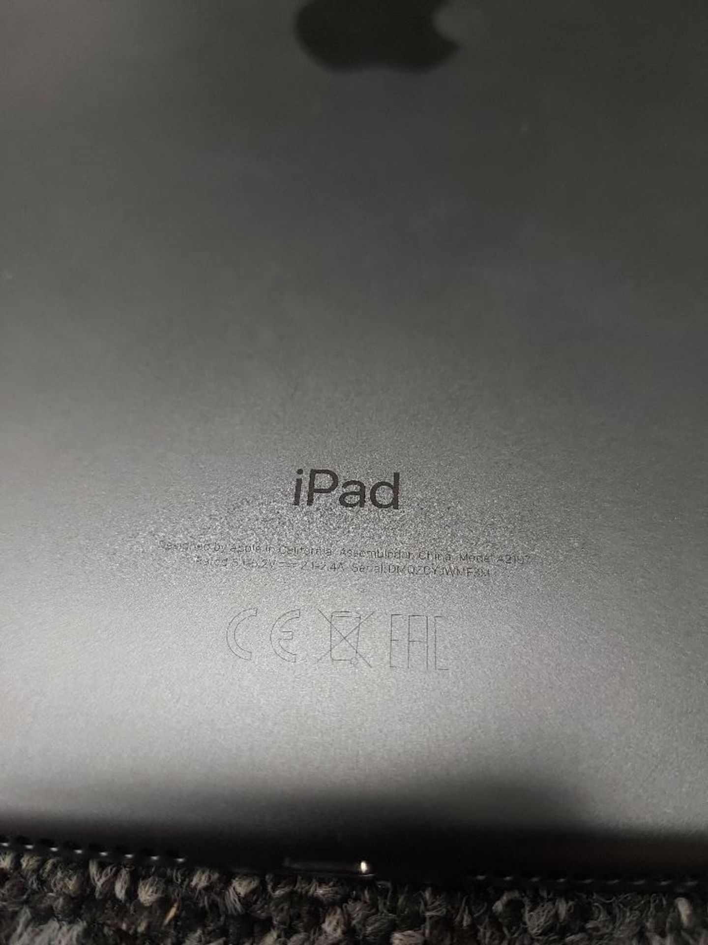 Apple iPad A2198 - Image 3 of 3