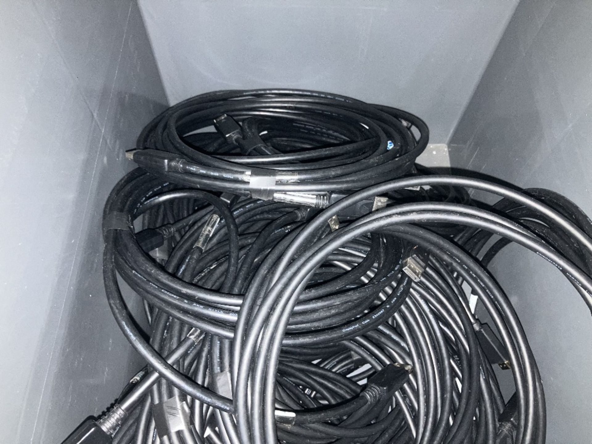 Large Quantity of 5m DisplayPort M-M Cables With Plastic Lin Bins - Image 3 of 5