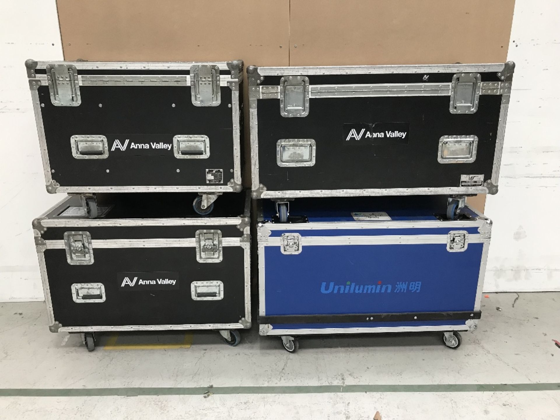 (4) Various Large Mobile Flight Cases