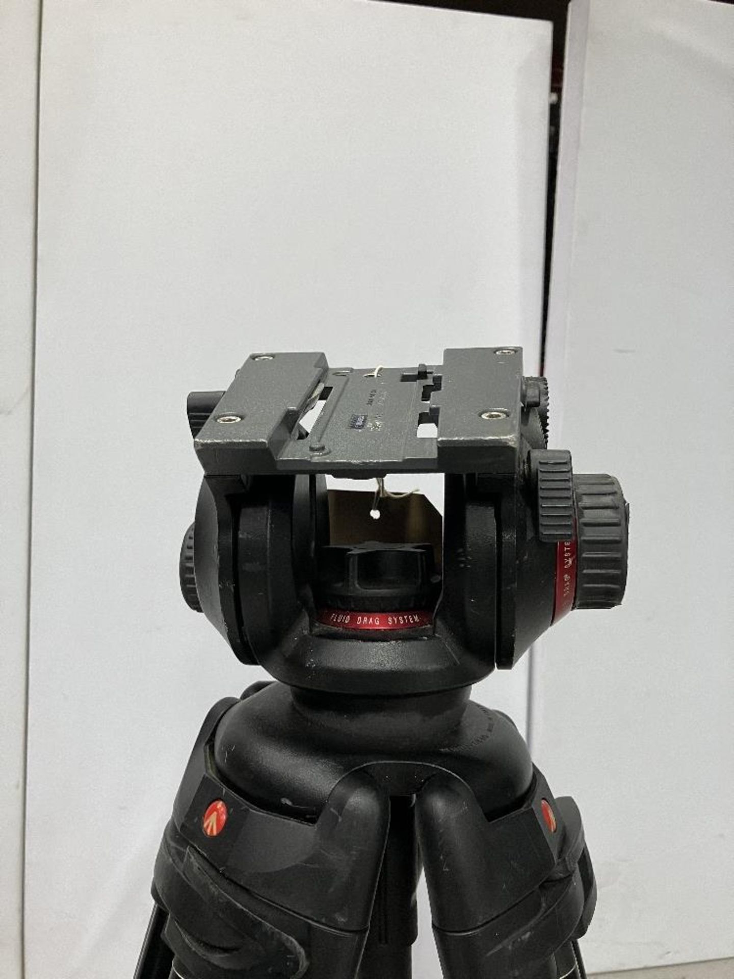 Manfrotto 504HD Tripod Head and 546GB Tripod with Carbon Fibre Legs - Image 2 of 4