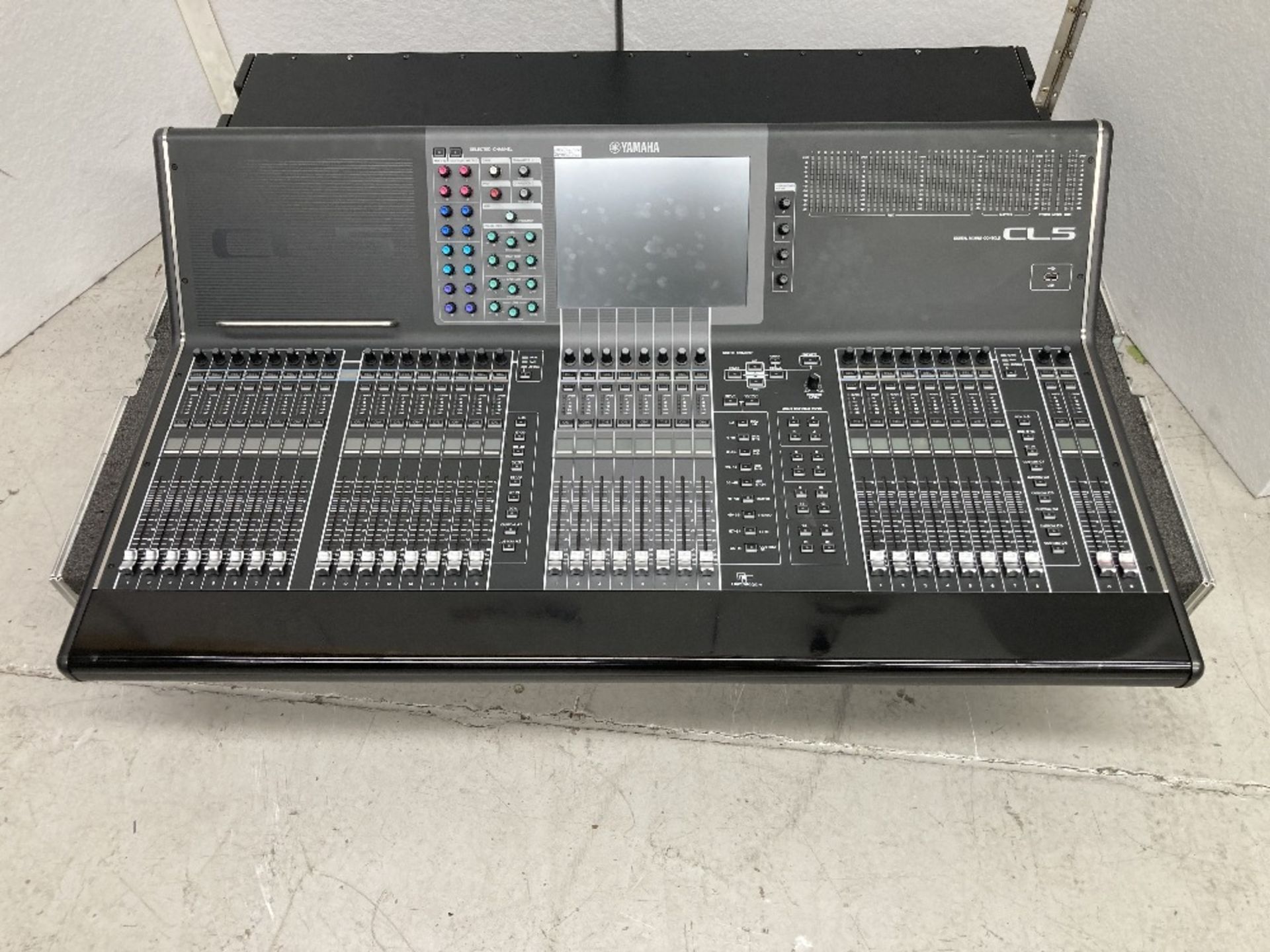 Yamaha CL5 Digital Mixing Console & Heavy Duty Mobile Flight Case - Image 2 of 15