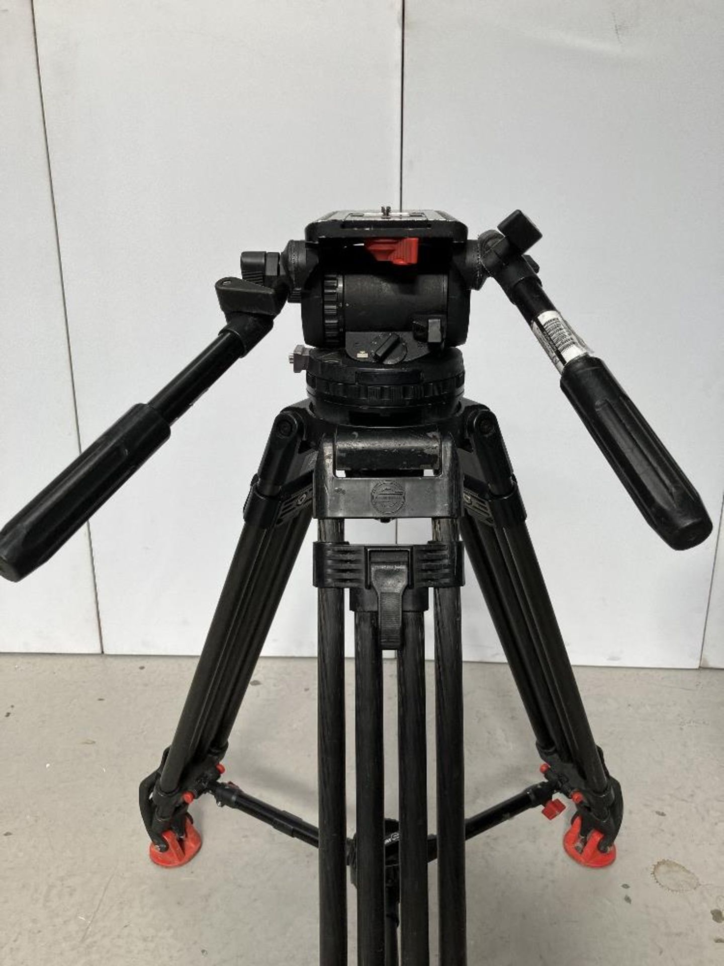 Sachtler 25 Plus Fluid Tripod Head with Extendable Carbon Fibre Legs - Image 4 of 6