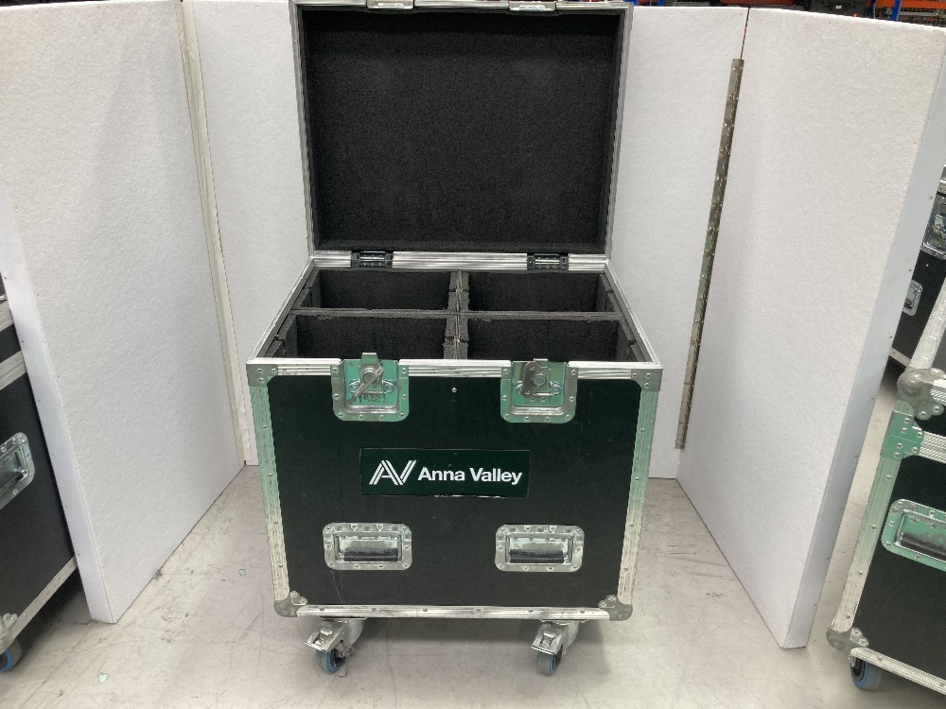 (4) Nexo PS8 Loudspeakers & Heavy Duty Mobile Flight Case - Image 4 of 6