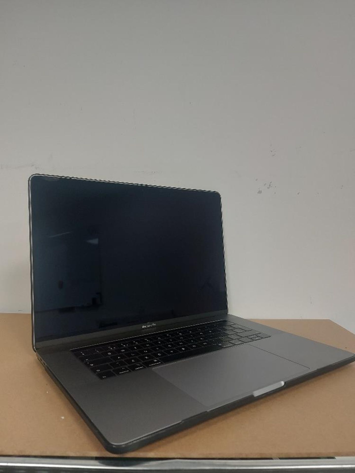 Apple 15'' MacBook Pro A1990 Pro Retina Touchbar with Peli Case