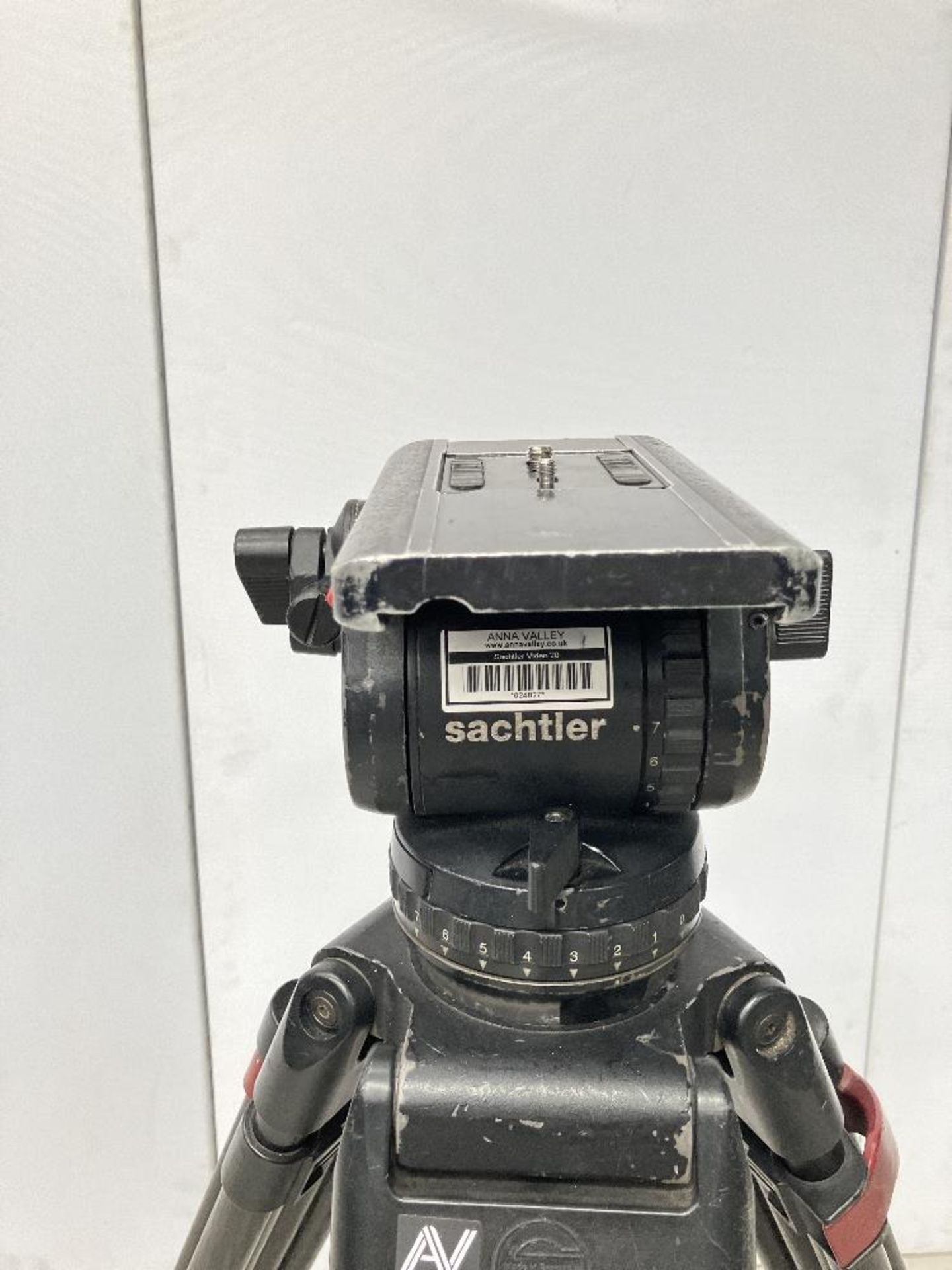 Sachtler 20P Fluid Tripod Head with Extendable Carbon Fibre Legs - Image 4 of 6