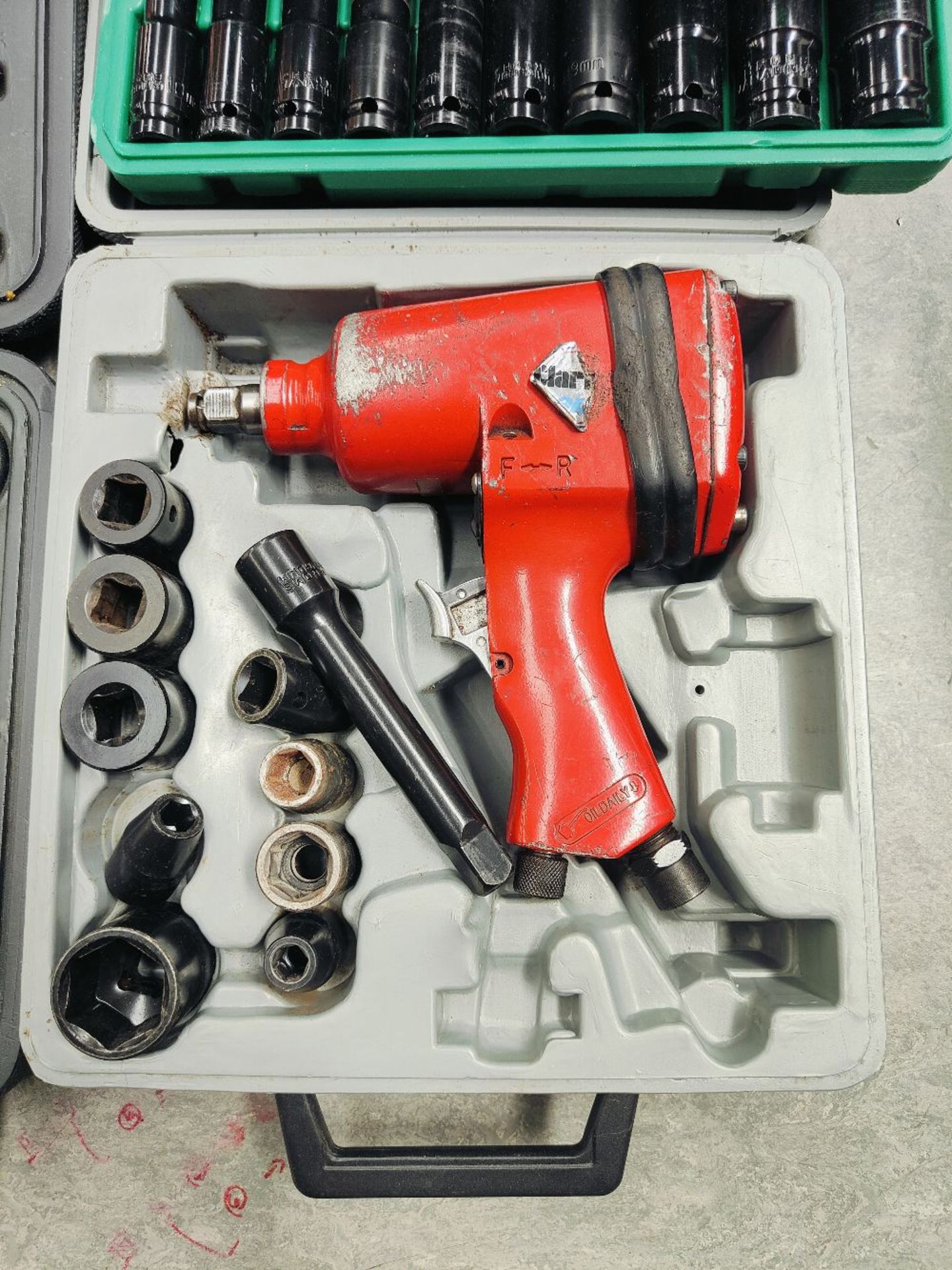 Pneumatic Impact Driver and Socket Set - Image 2 of 4