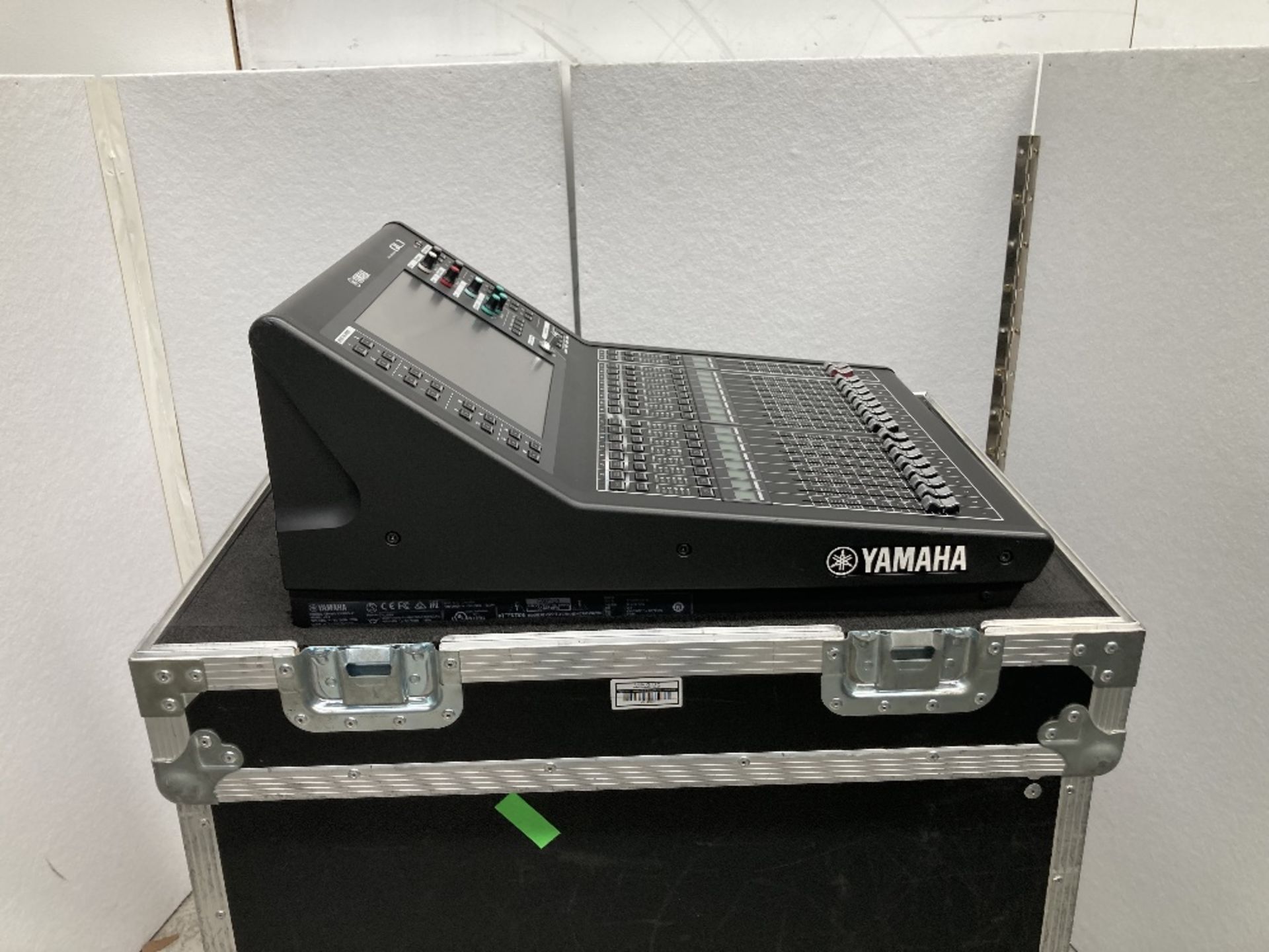 Yamaha QL1 Digital Mixing Console & Heavy Duty Mobile Flight Case - Image 3 of 14