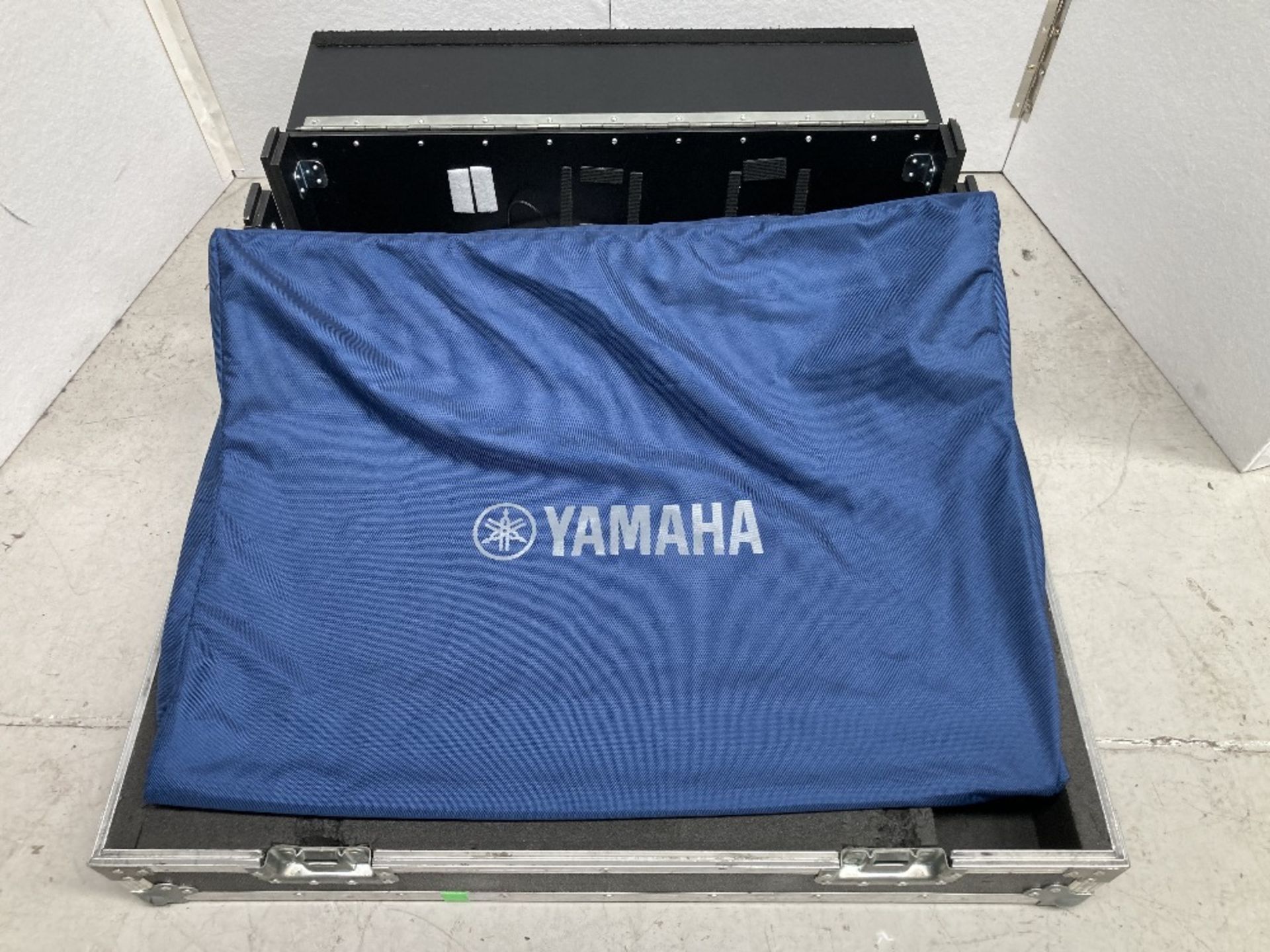 Yamaha QL5 Digital Mixing Console & Heavy Duty Mobile Flight Case - Image 14 of 15