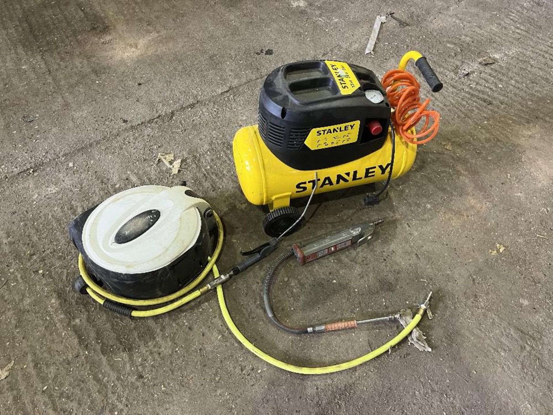 Stanley 1.5HP 24ltr micro compressor with Jefferson airline reel and tyre inflator