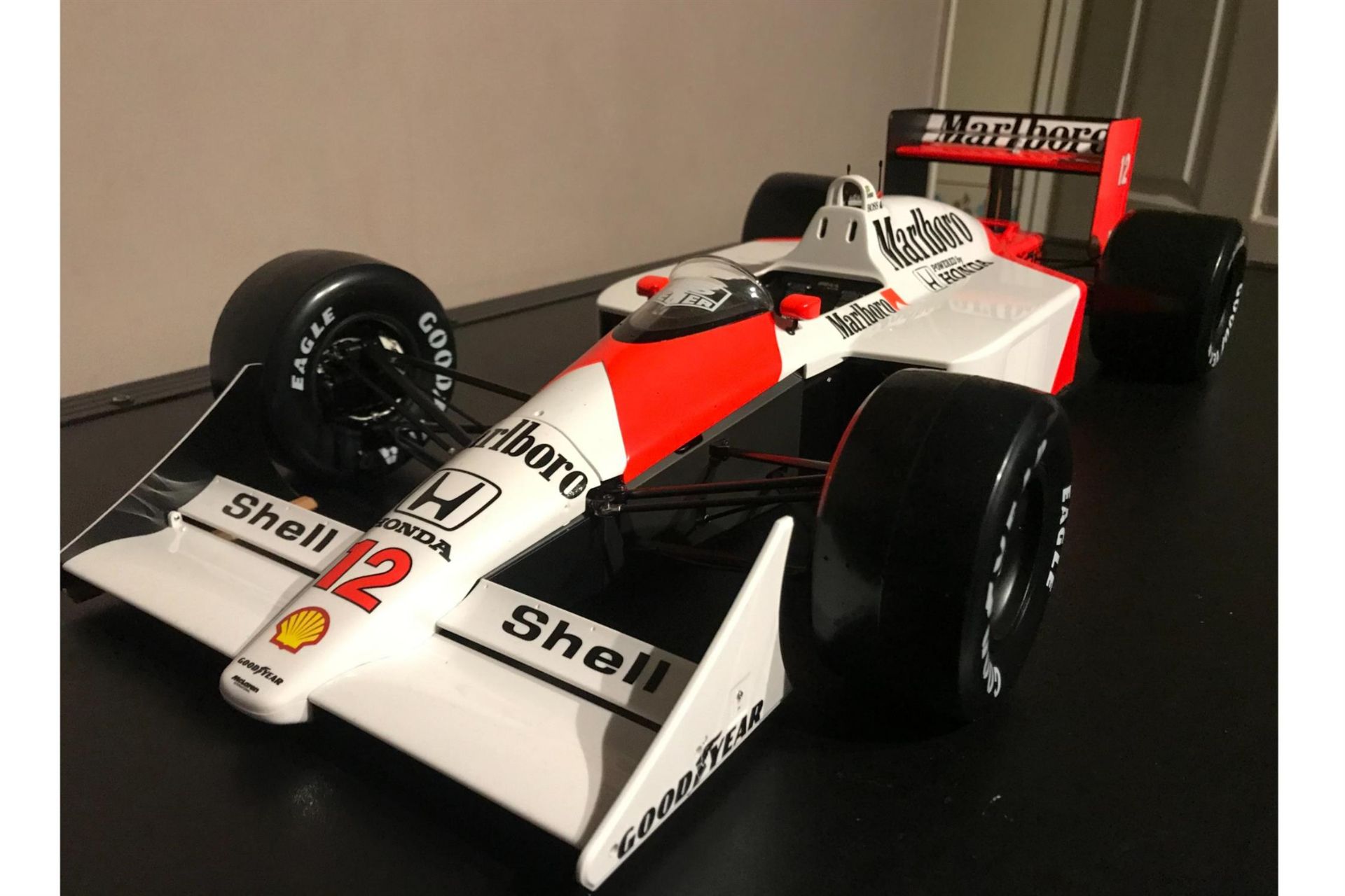 McLaren MP4/4 1:8th Scale Highly Detailed Kyosho DeAgostini Model with Display Case