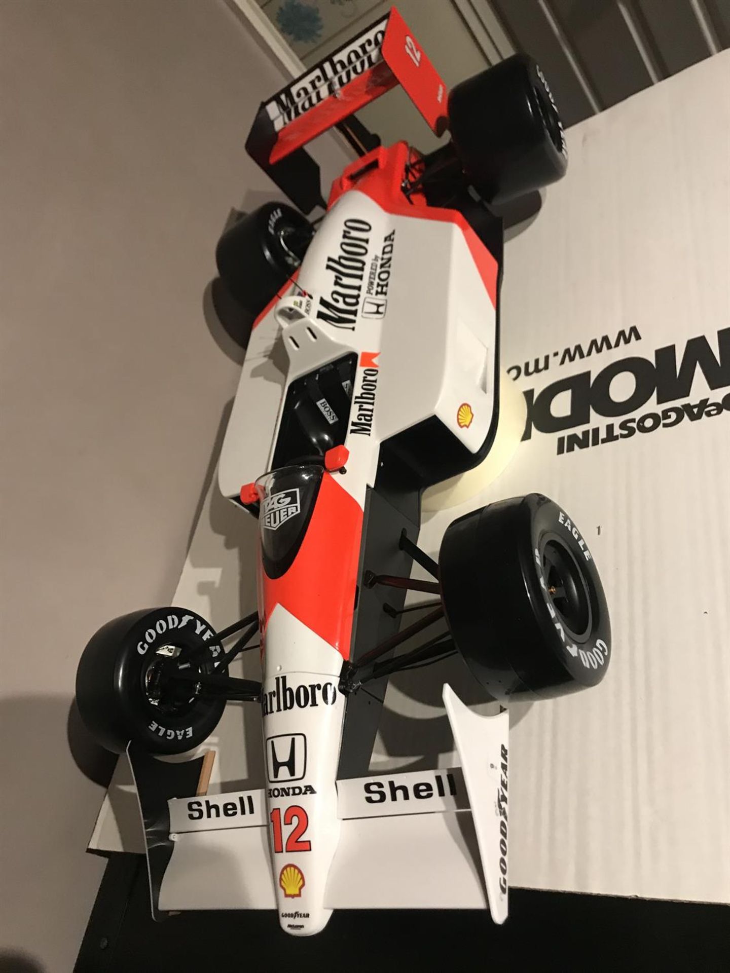McLaren MP4/4 1:8th Scale Highly Detailed Kyosho DeAgostini Model with Display Case - Image 10 of 10