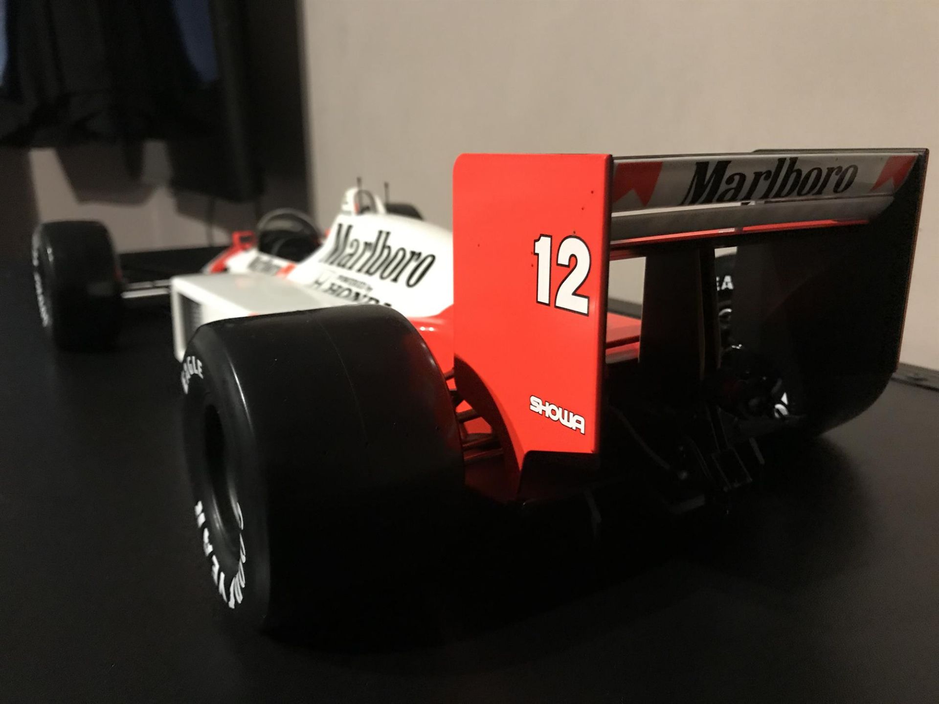 McLaren MP4/4 1:8th Scale Highly Detailed Kyosho DeAgostini Model with Display Case - Image 2 of 10