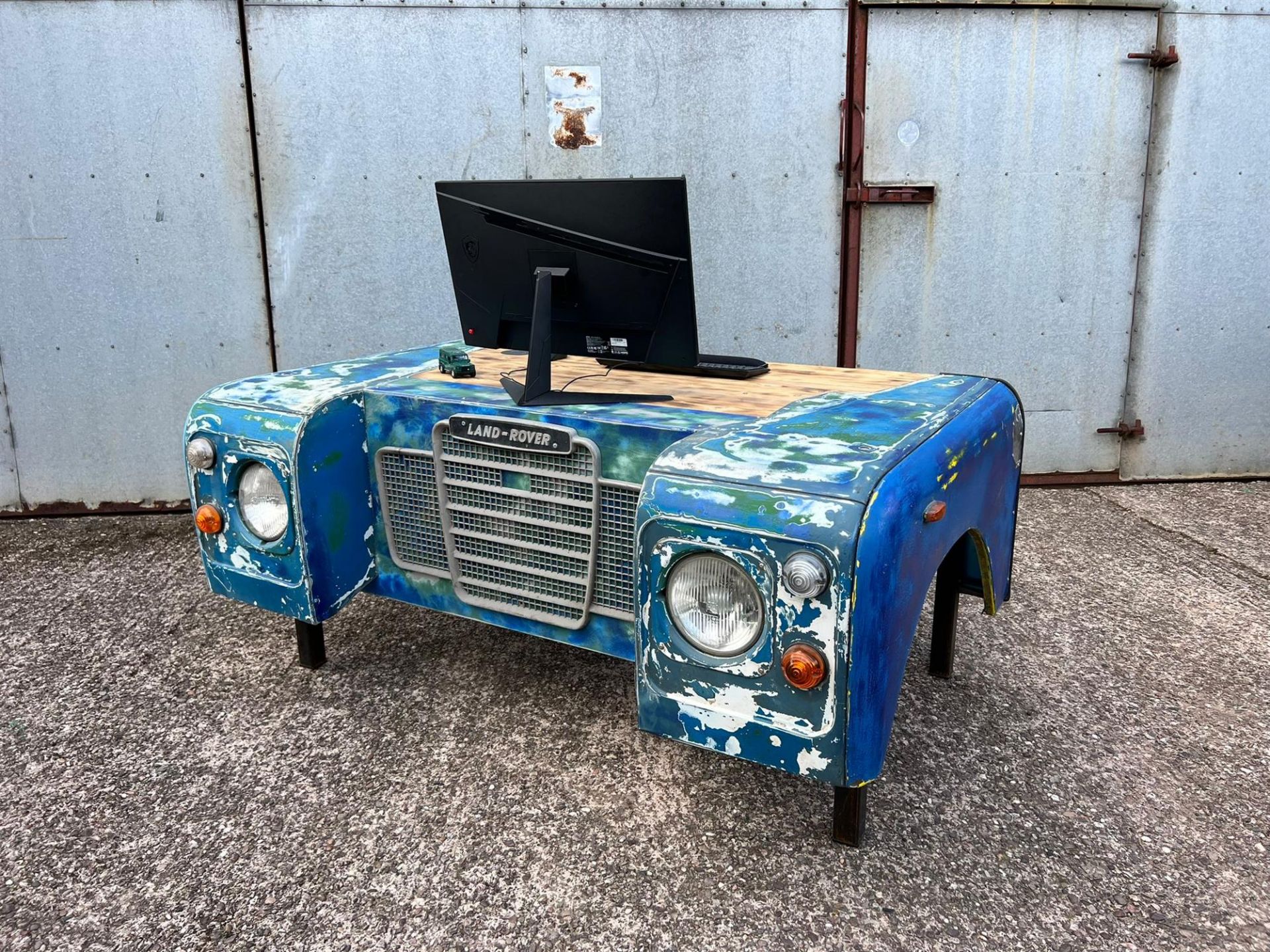 Land Rover Bespoke Office Desk - Image 4 of 8