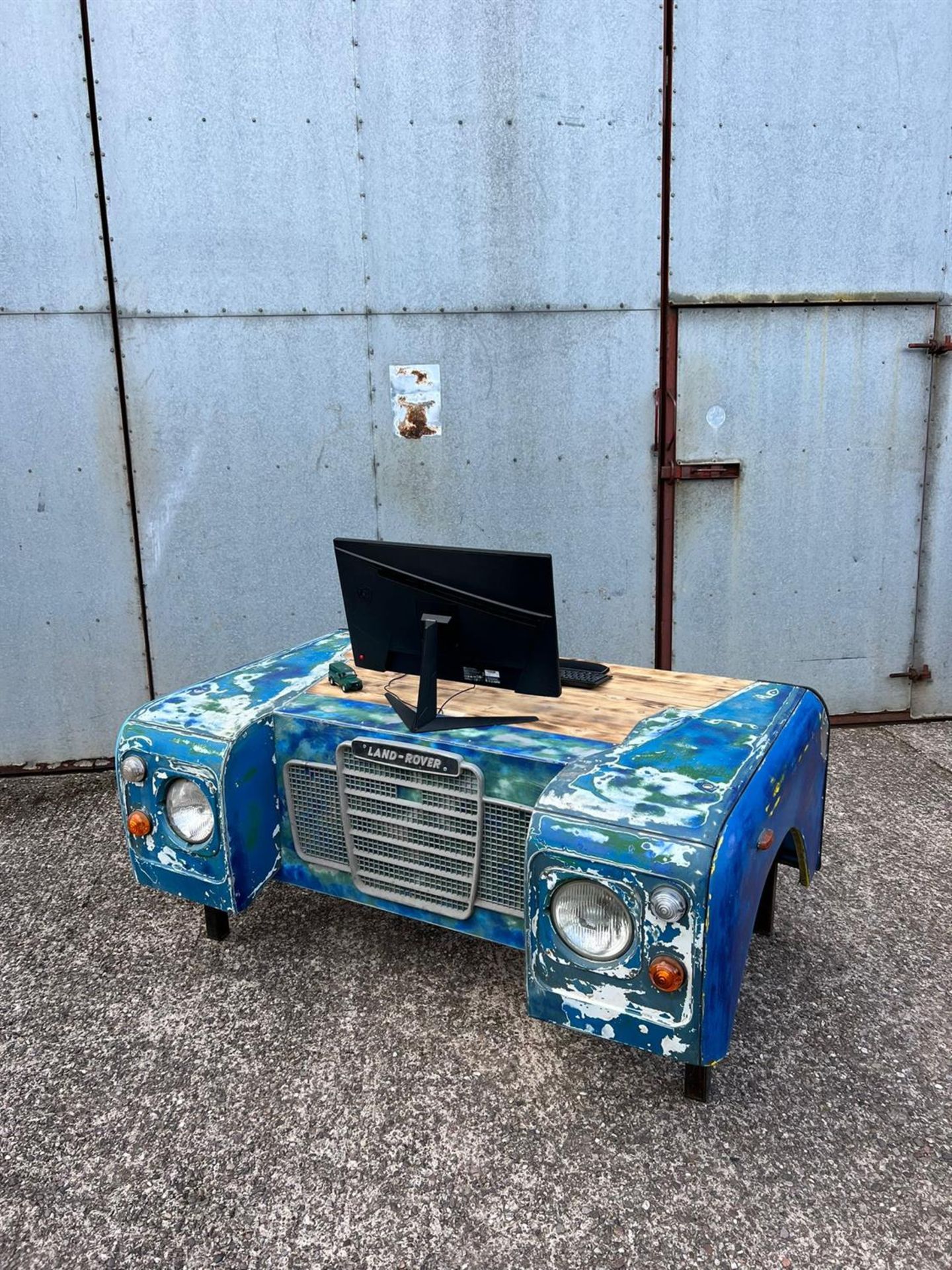 Land Rover Bespoke Office Desk - Image 7 of 8