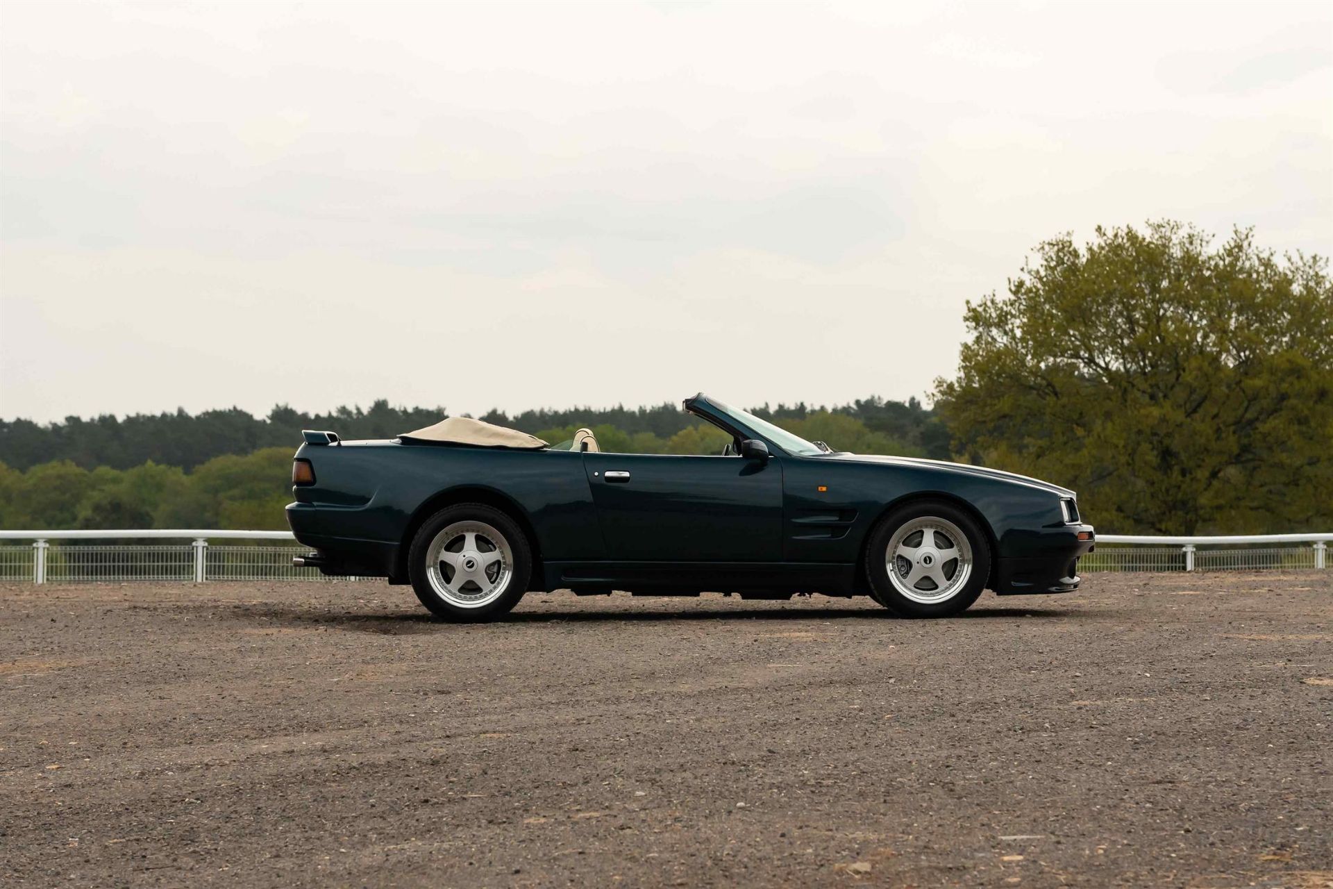 1995 Aston Martin Virage Volante 5.3-Litre 'Cosmetic Wide-Body’ - Bild 5 aus 10