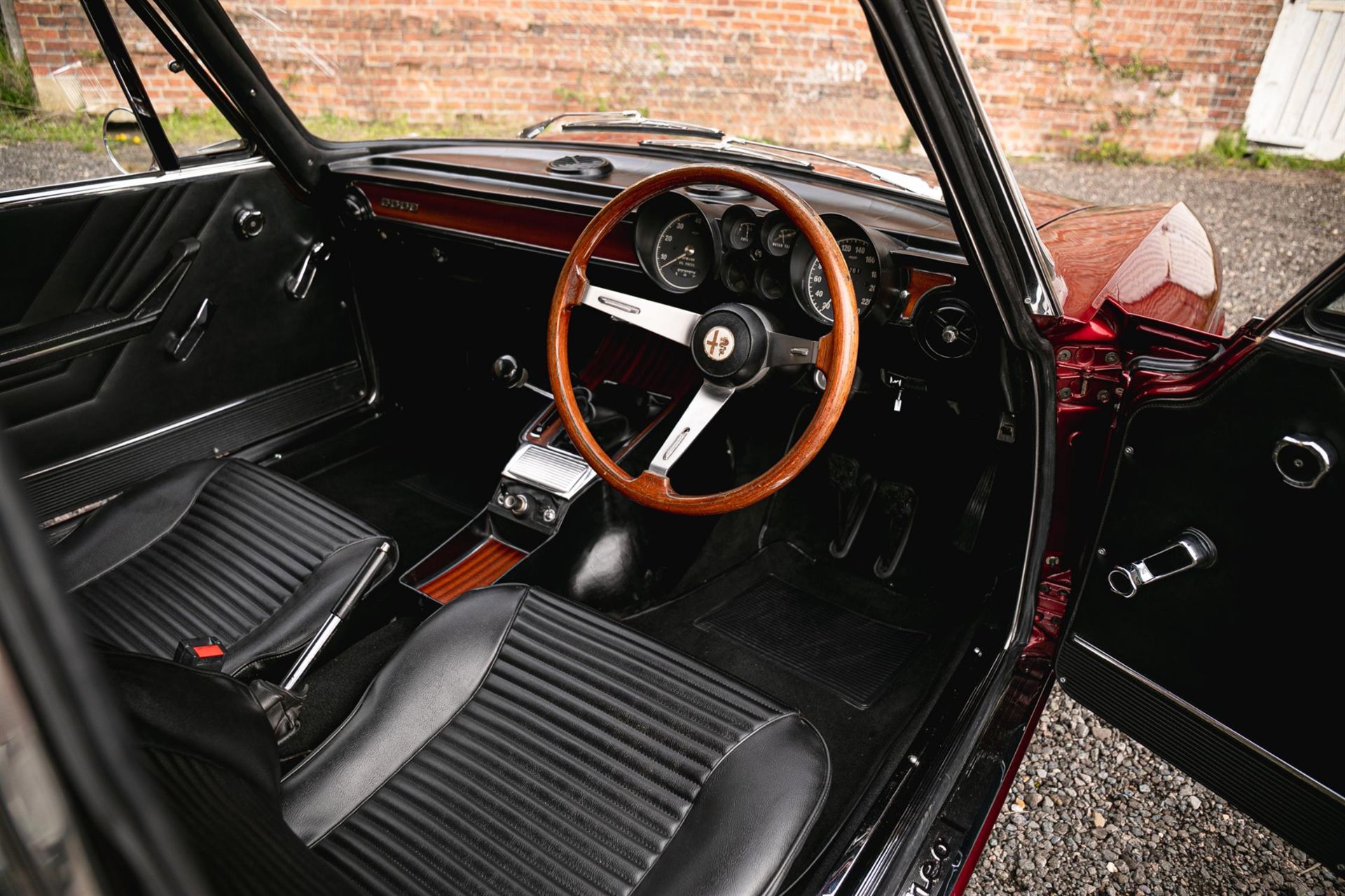 1975 Alfa Romeo GTV 2000 (105.22) - Image 2 of 10