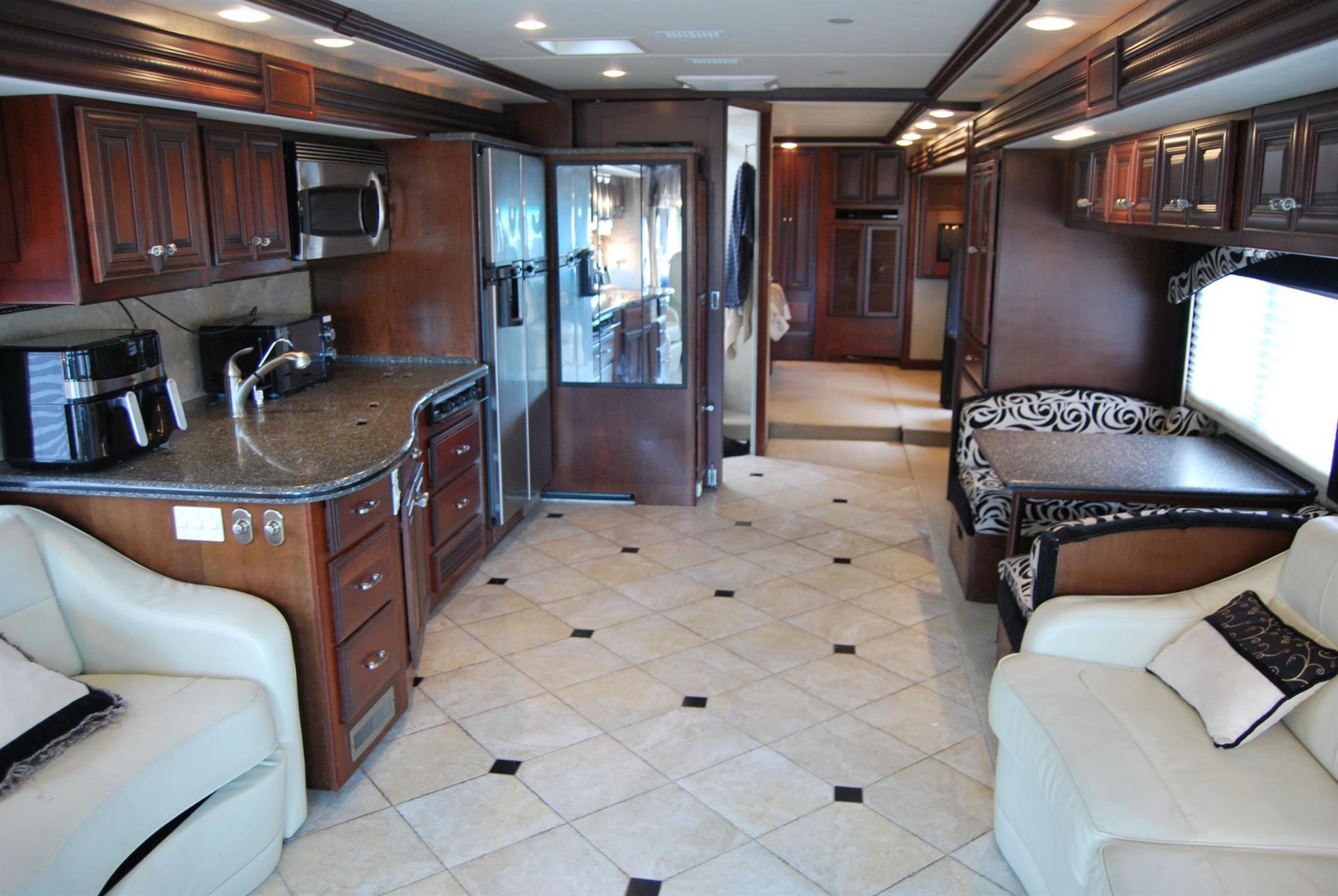 2007 Fleetwood Revolution 40 LE Full Wall Slide-Out Motorhome - Image 3 of 10