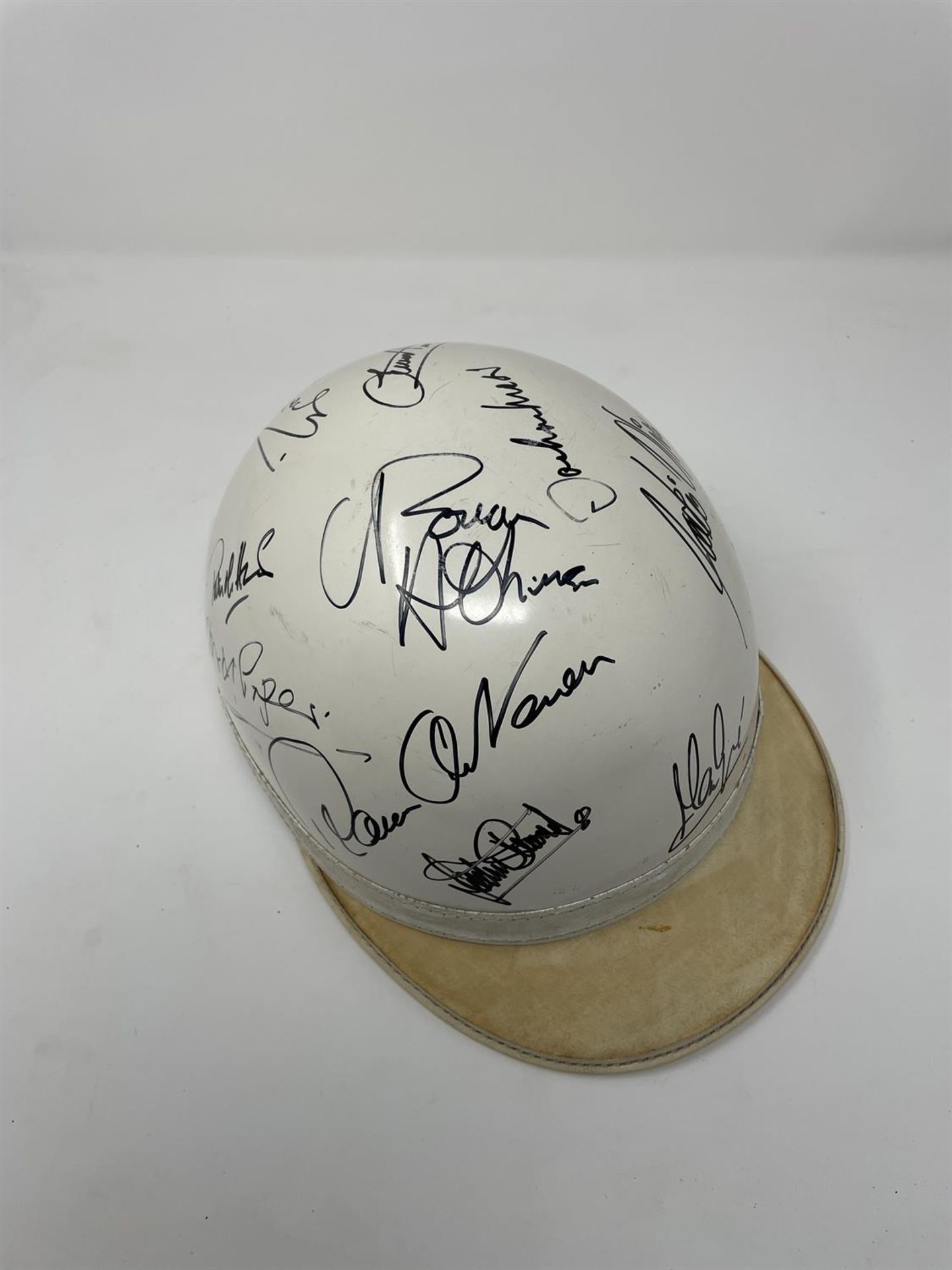 1950s-Style Race Helmet with Multiple Signatures Including Sir Jackie Stewart and Sir Stirling Moss - Image 2 of 5