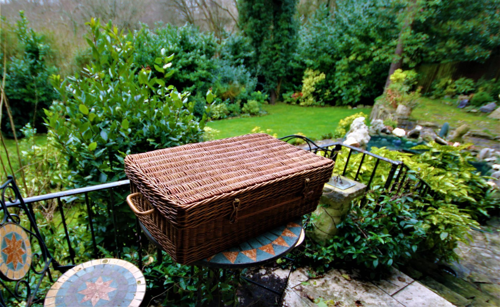 Fabulous Scott and Sons' c.1920s Fine Wicker Six-Person Picnic Set - Image 4 of 7
