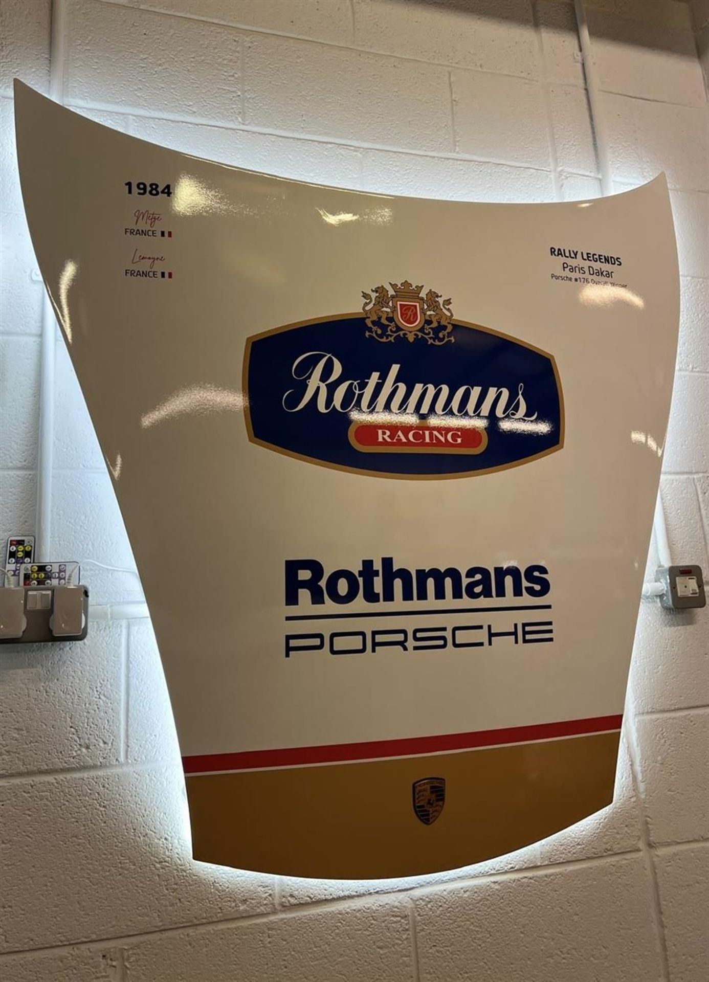 Rothmans Porsche-Liveried Original 911 Bonnet Backlit Wall Display - Image 2 of 3