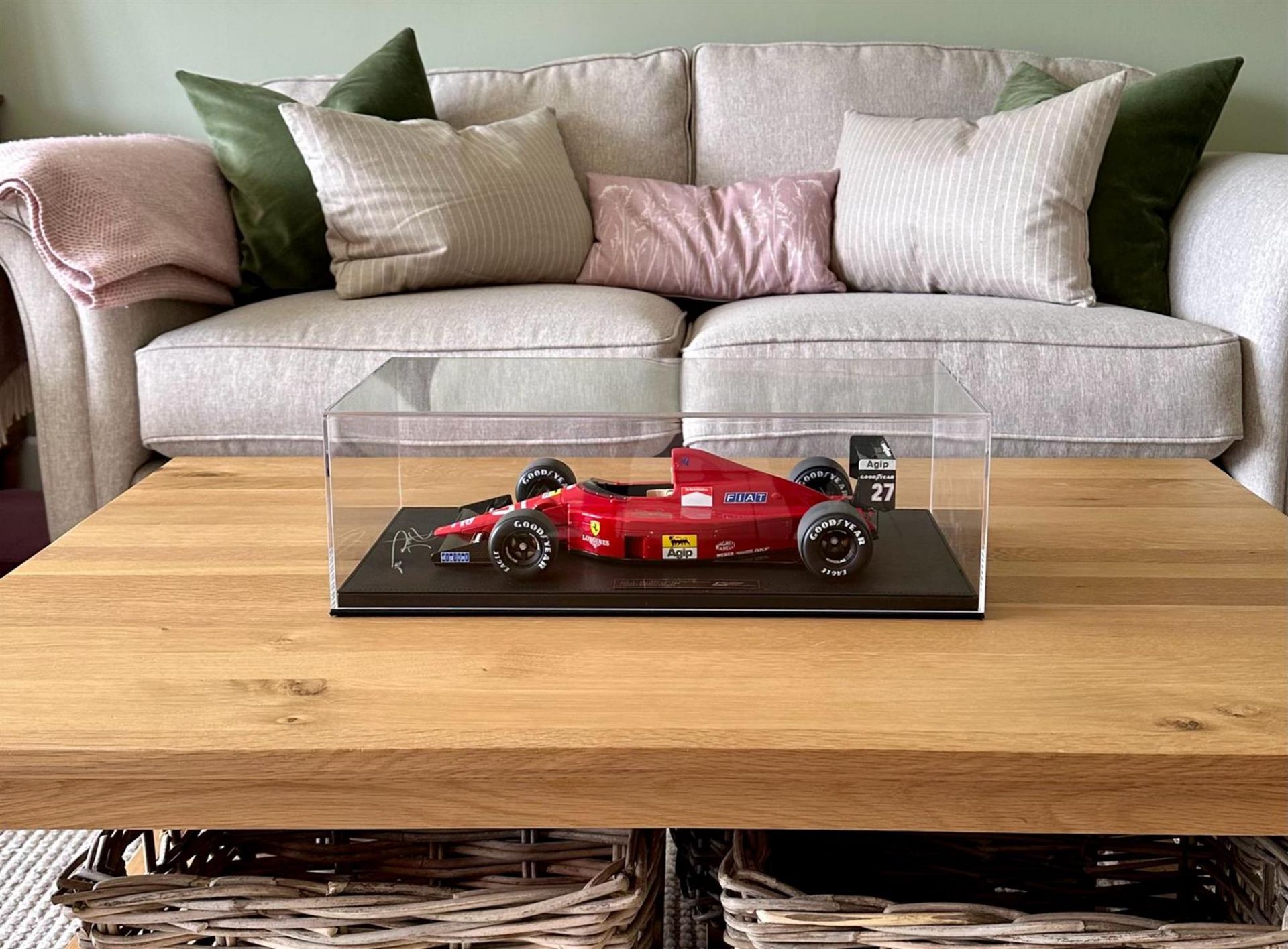 Stunning GP Replicas Nigel Mansell-signed Ferrari F189 1/12th Scale Model - Image 8 of 9