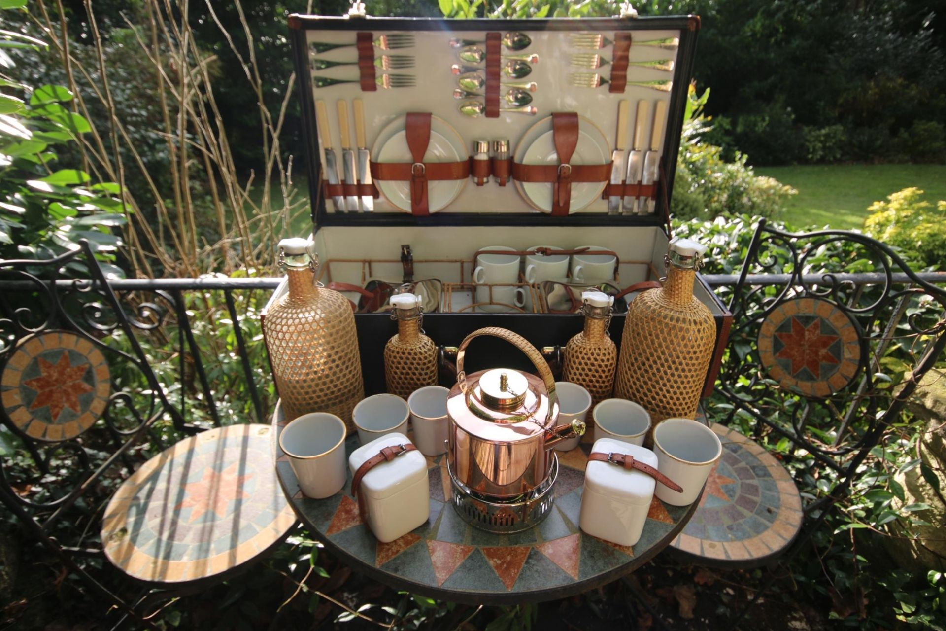 Beautifully Presented Drew & Sons c.1920s Fine Six-Person Picnic Set - Image 3 of 3