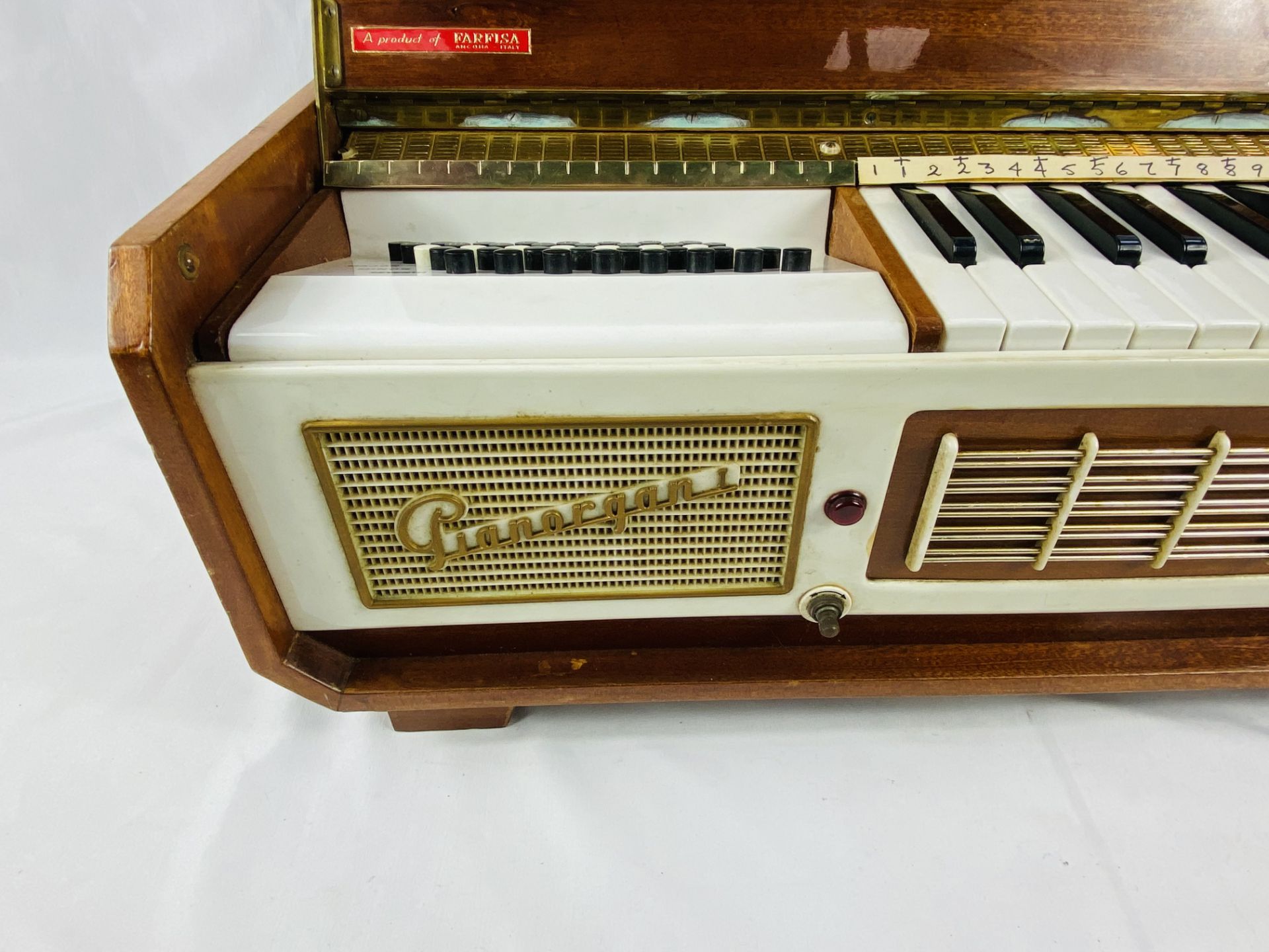 Gianorgani portable electric organ - Image 4 of 4